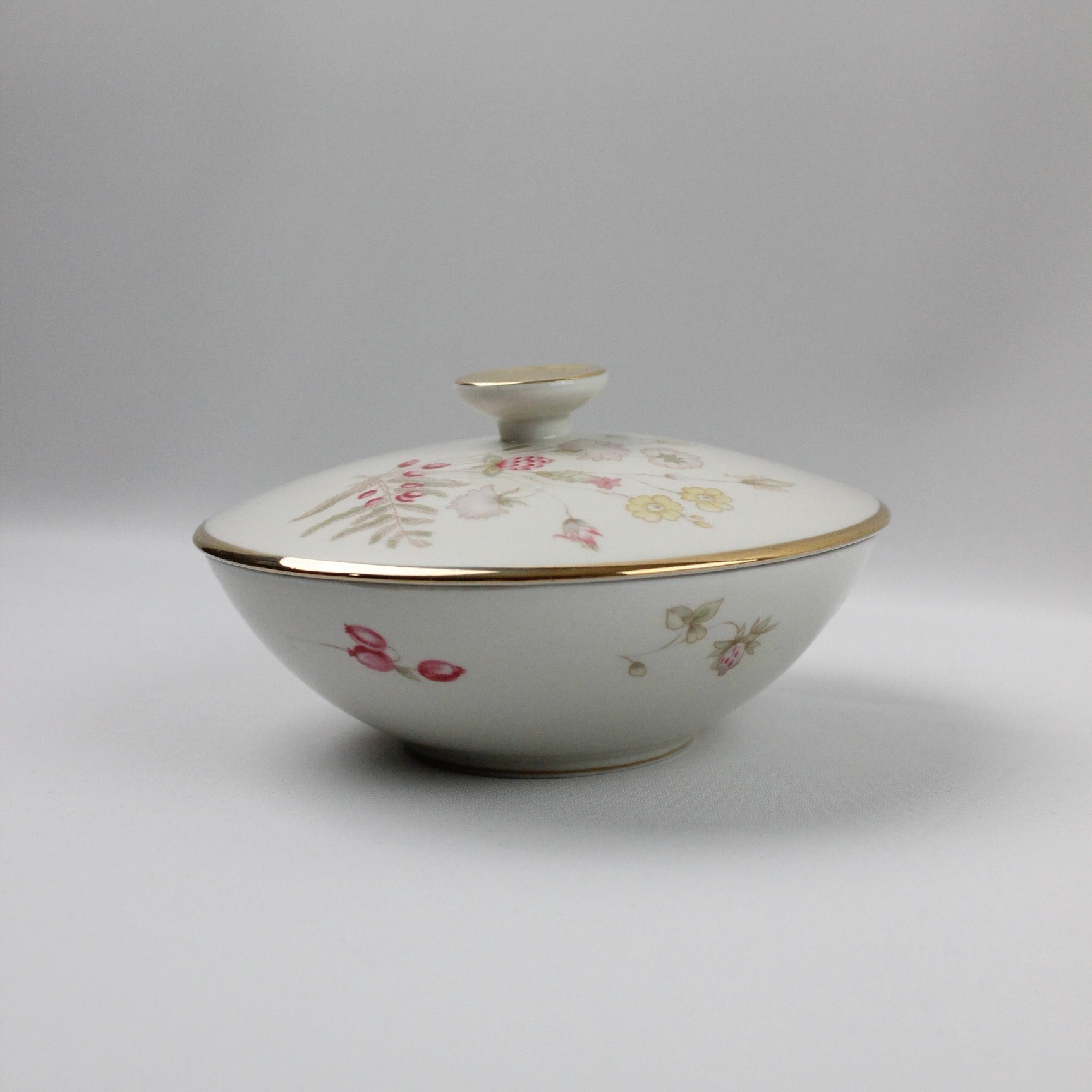 Seltmann Bavaria 15 cm Çapında Çiçek Desenli Antika Bonboniyer 
