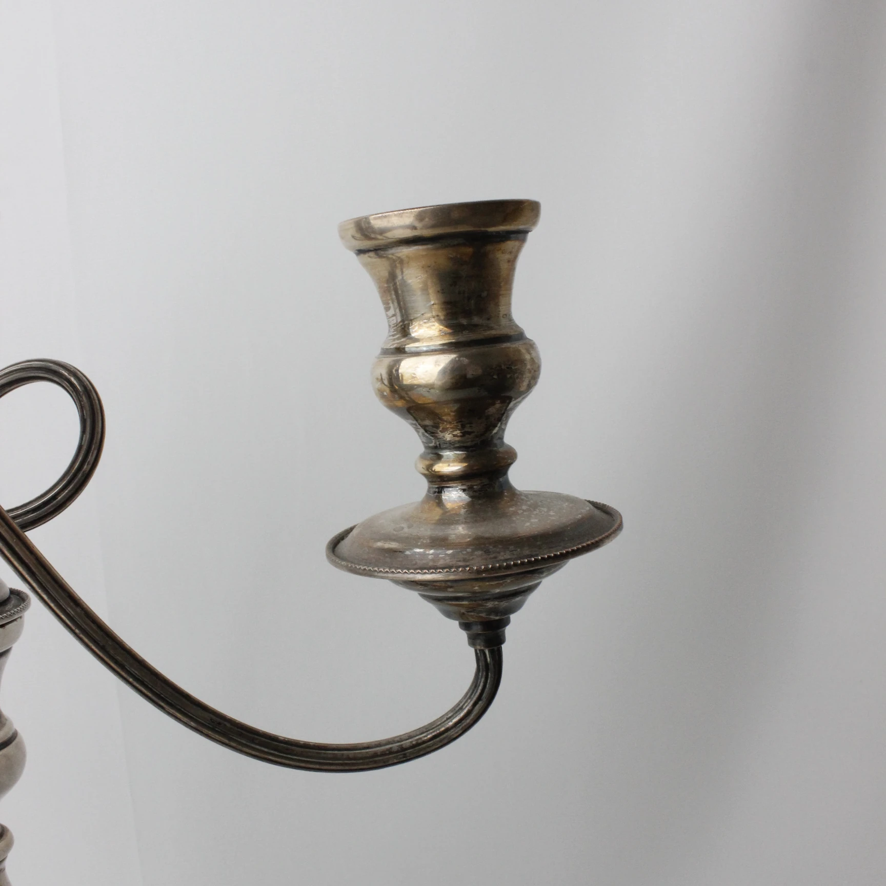 İngiliz Gümüş Kaplama Üç Kollu Kusursuz Şamdan