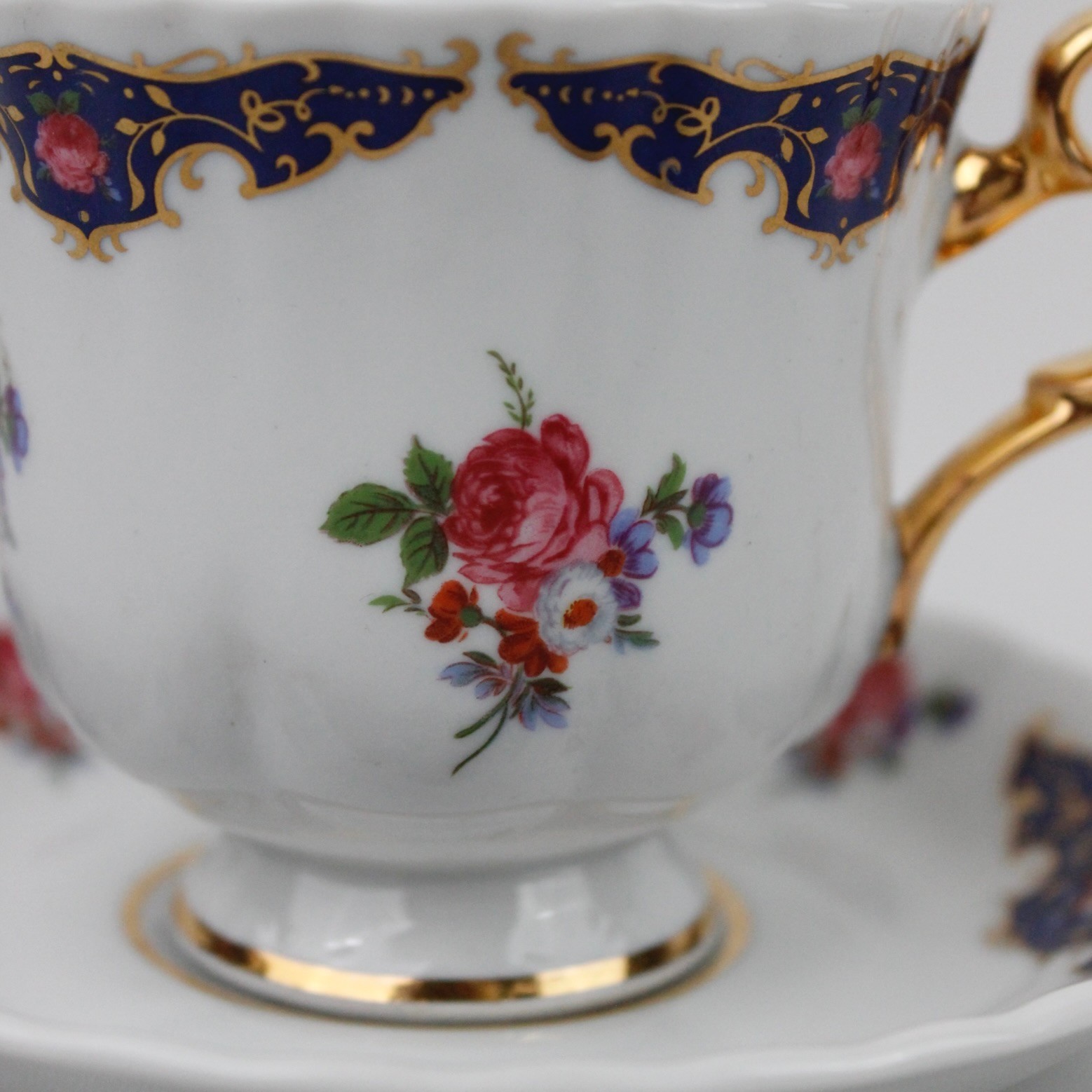 Limoges Marka Çiçek Motifli Antika Kahve Fincanı 