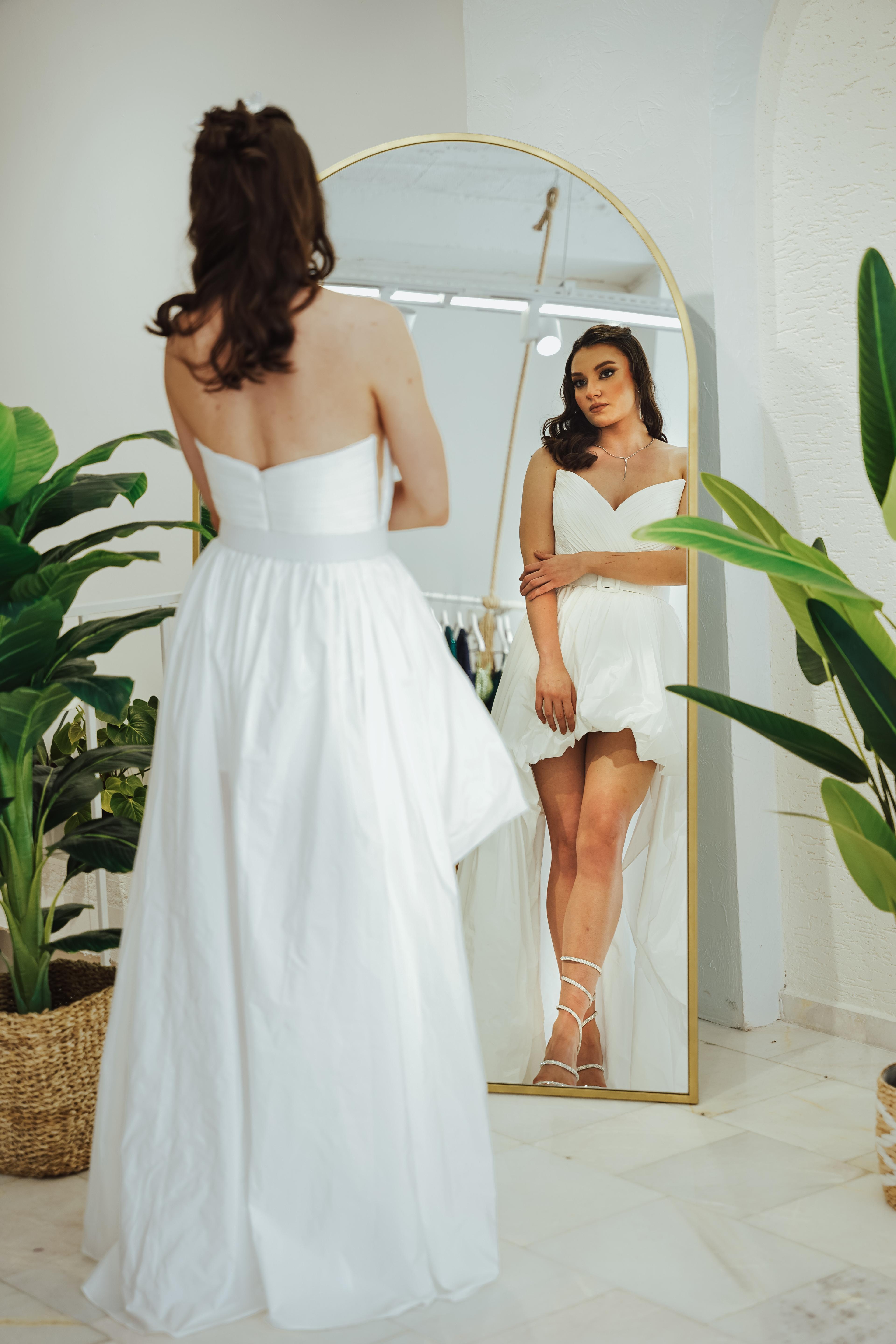 ÖNÜ KISA ARKASI KUYRUKLU MODELİMİZ