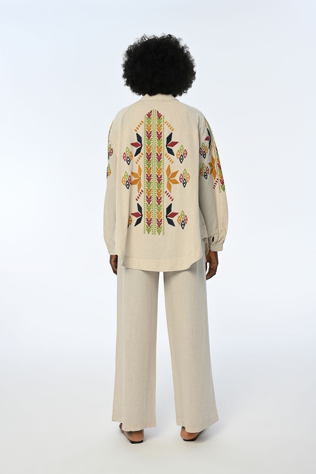 Etnik Desenli Sırtı ve Kolu Nakışlı Kadın Oversize Kesim Kimono