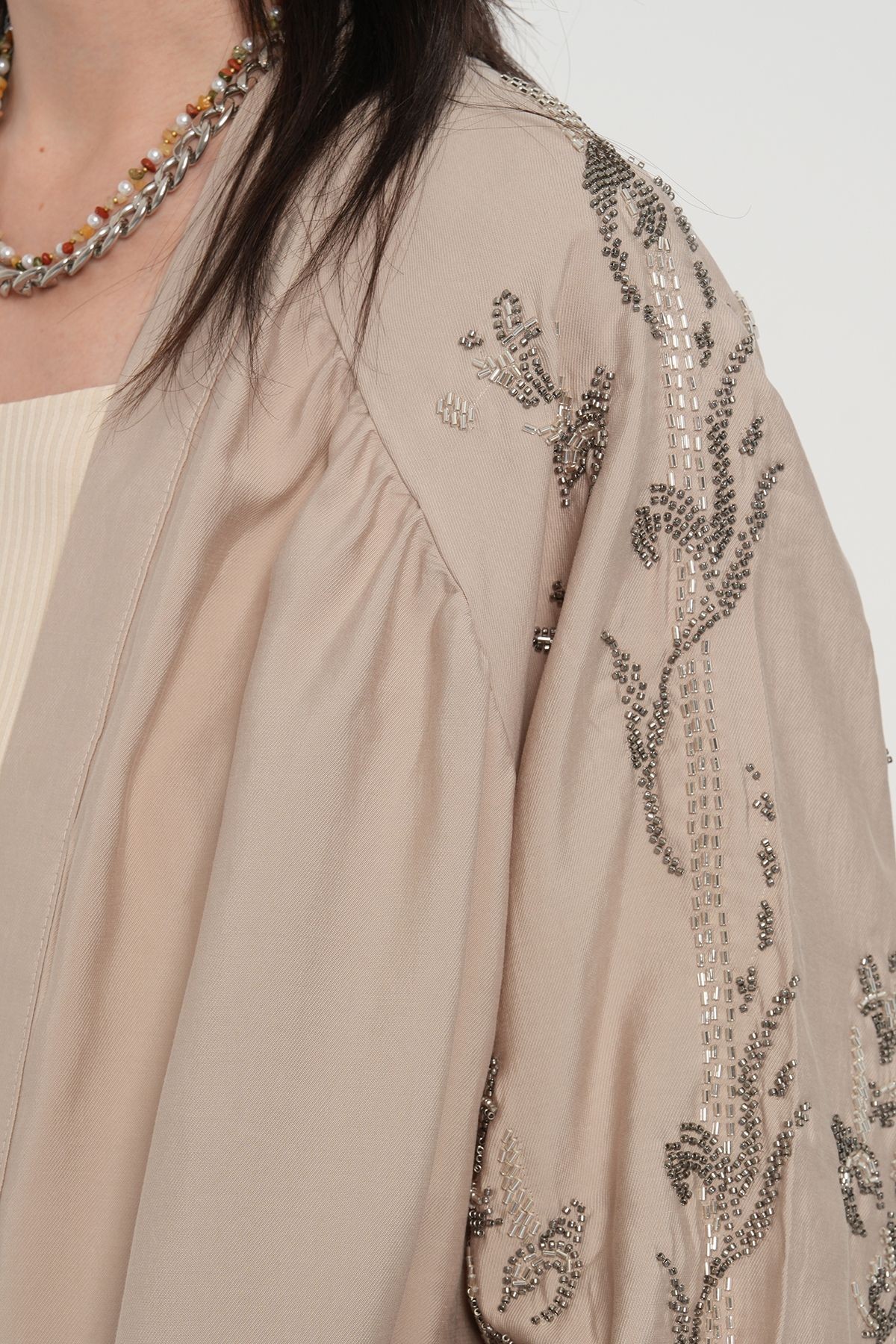 Arkası ve Kolları Taş-Boncuk İşlemeli Oversize Kimono