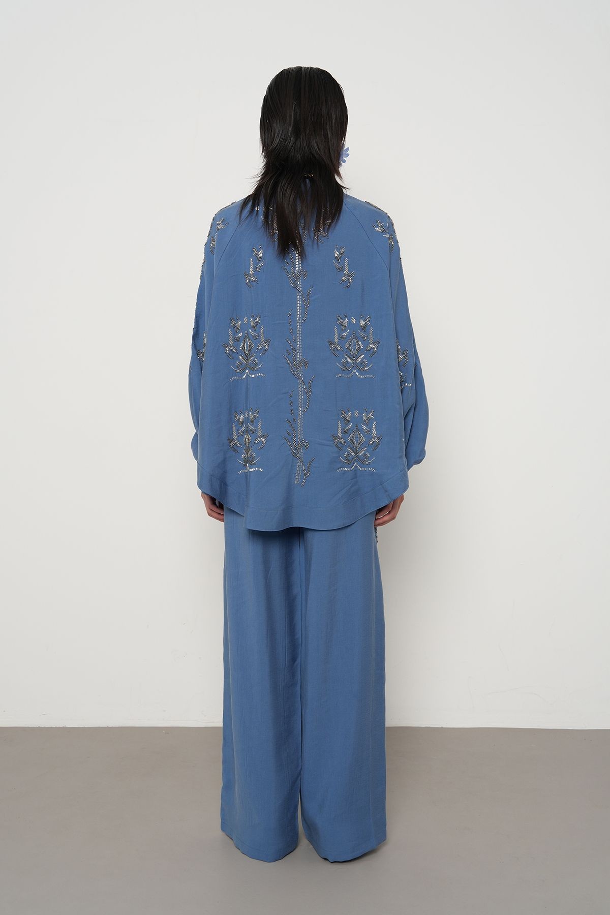 Arkası ve Kolları Taş-Boncuk İşlemeli Oversize Kimono - i̇ndi̇go