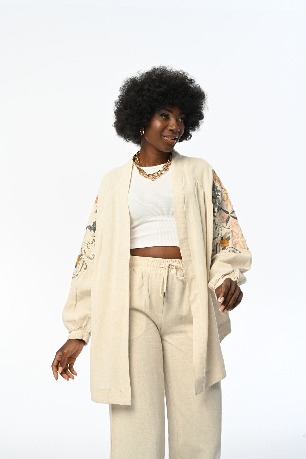 Arkası Ve Kolları Çiçek Nakışlı Kimono Ceket