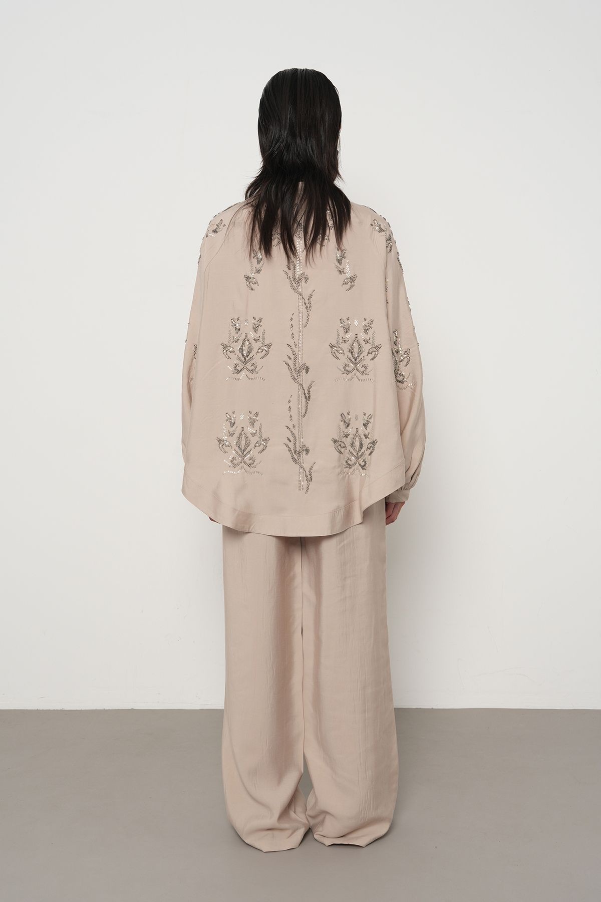 Arkası ve Kolları Taş-Boncuk İşlemeli Oversize Kimono