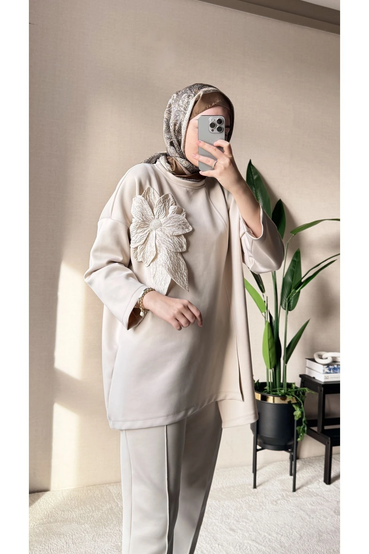 Çiçekli Asimetrik Kesim Scuba Tesettür 2'li Takım Geniş Kalıp - Taş