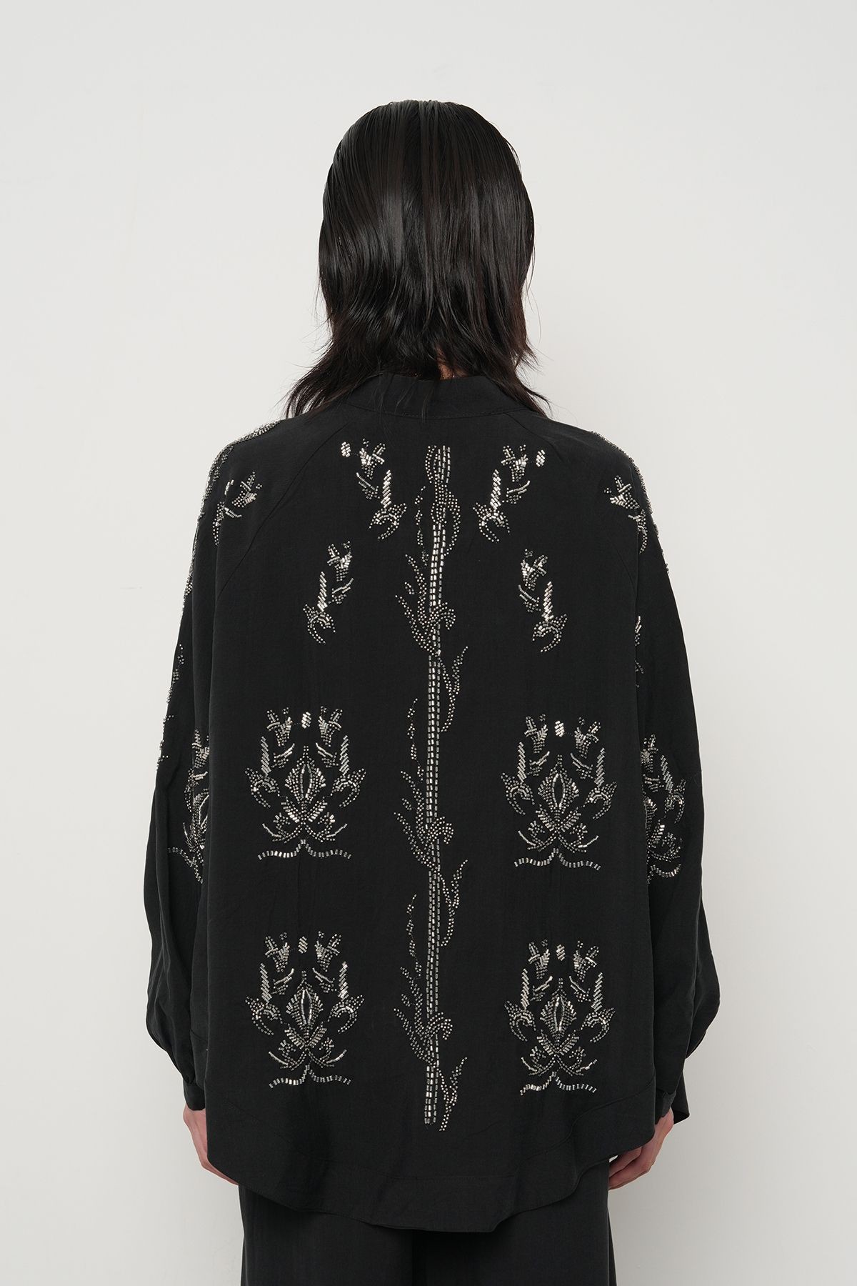 Arkası ve Kolları Taş-Boncuk İşlemeli Oversize Kimono - si̇yah