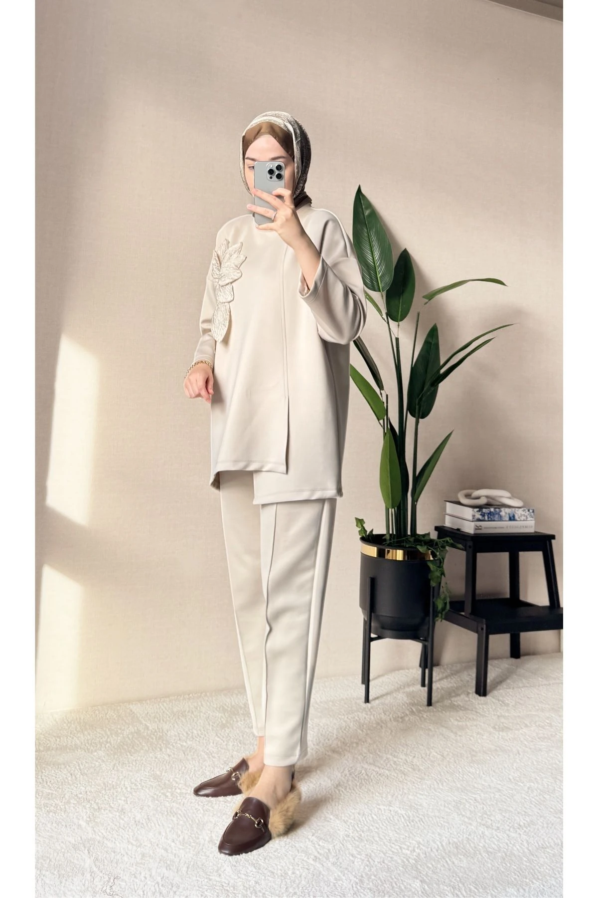 Çiçekli Asimetrik Kesim Scuba Tesettür 2'li Takım Geniş Kalıp - Taş