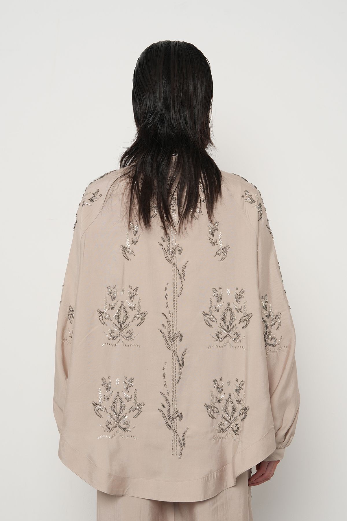 Arkası ve Kolları Taş-Boncuk İşlemeli Oversize Kimono - Bej