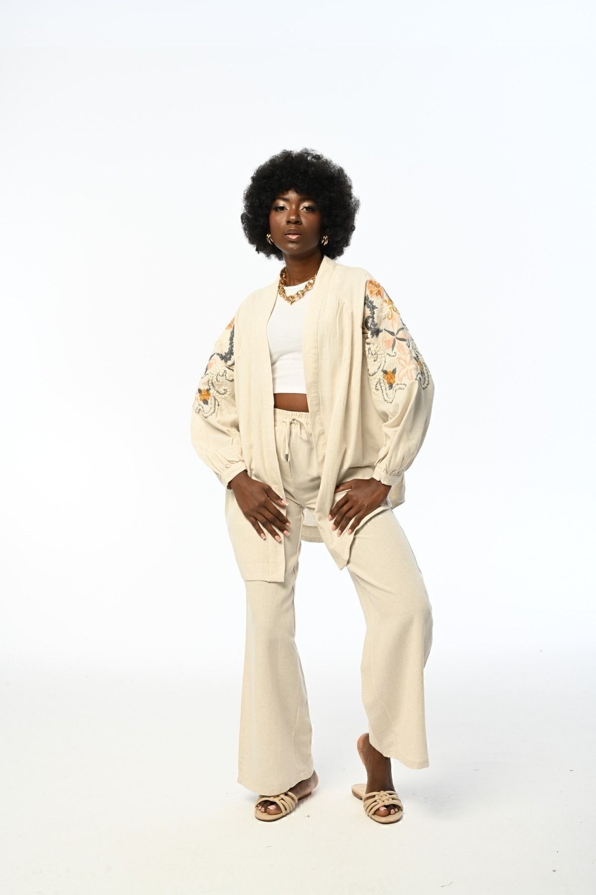 Arkası Ve Kolları Çiçek Nakışlı Kimono Ceket