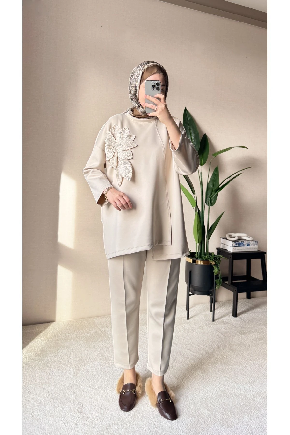 Çiçekli Asimetrik Kesim Scuba Tesettür 2'li Takım Geniş Kalıp - Taş