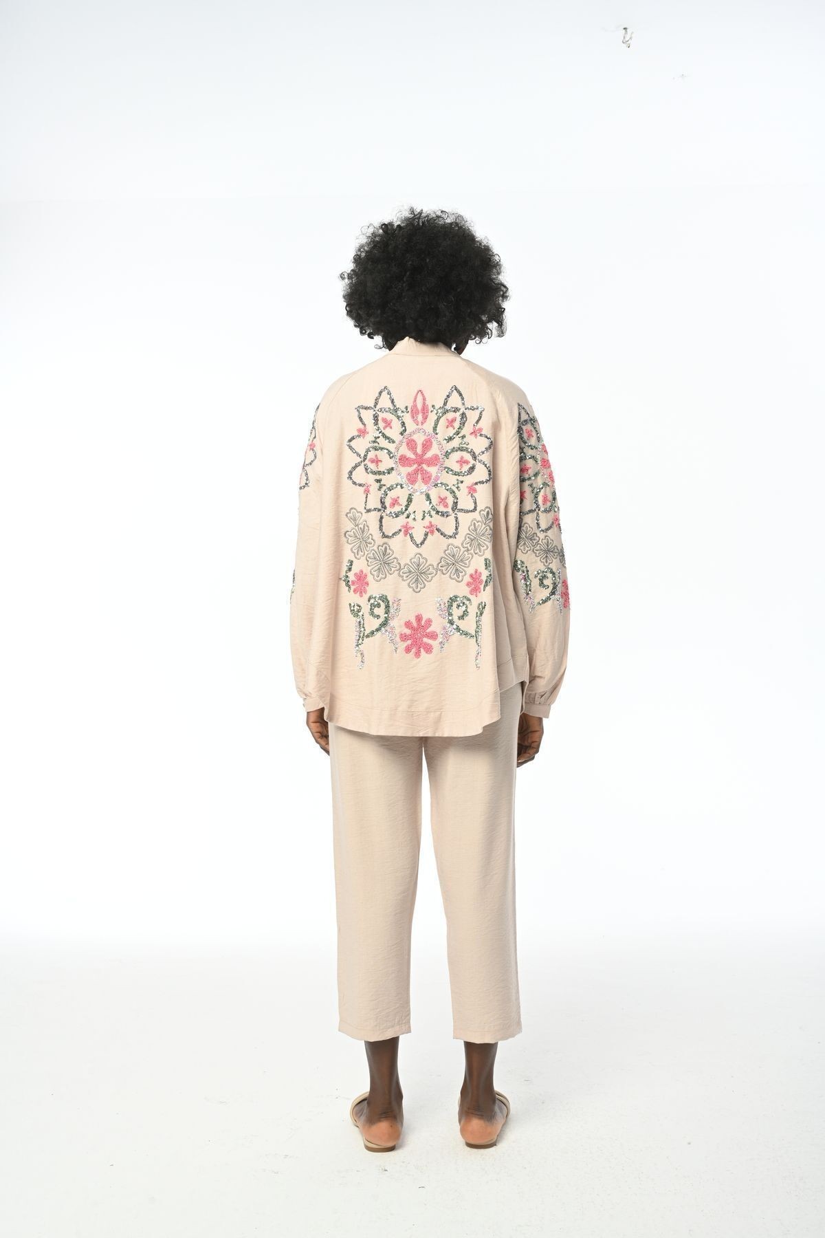 Sırtı ve Kolu Nakış Payet İşlemeli Oversize Tesettür Kimono Ceket