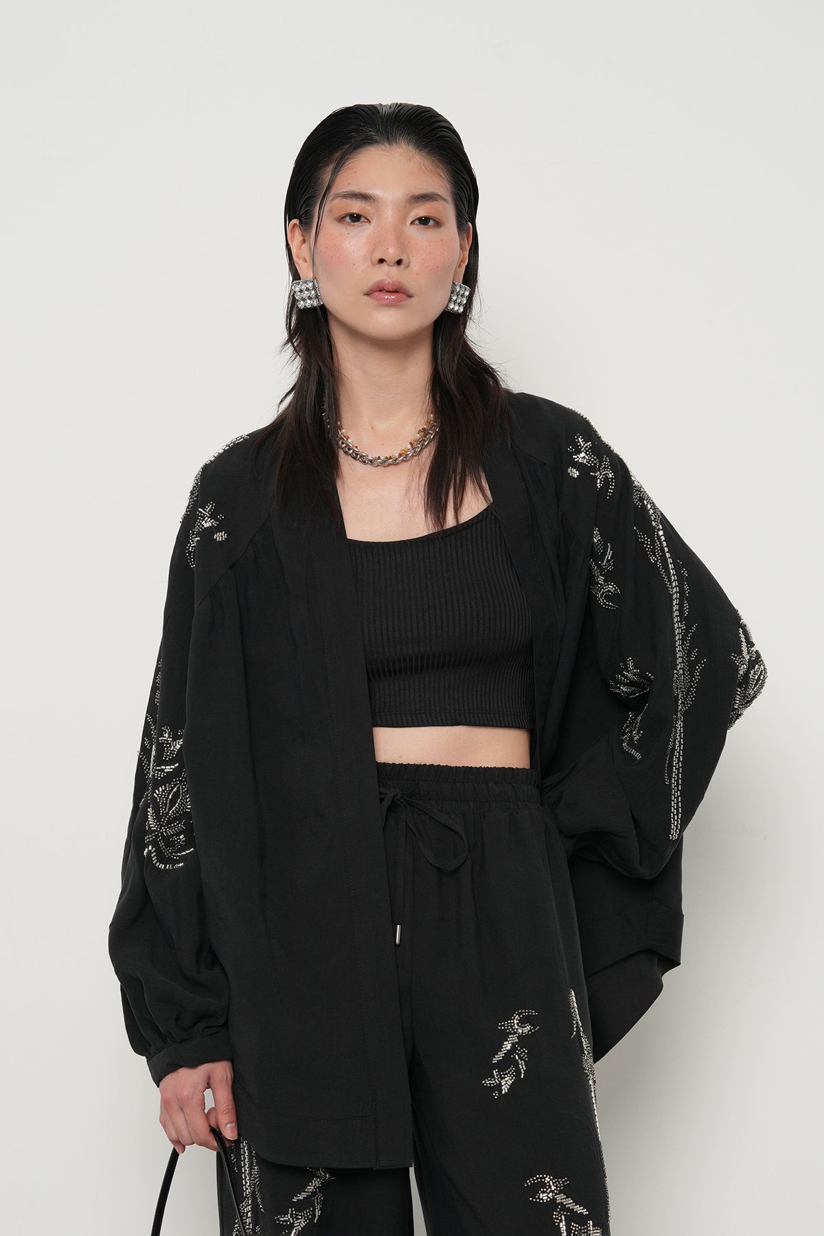 Arkası ve Kolları Taş-Boncuk İşlemeli Oversize Kimono - si̇yah