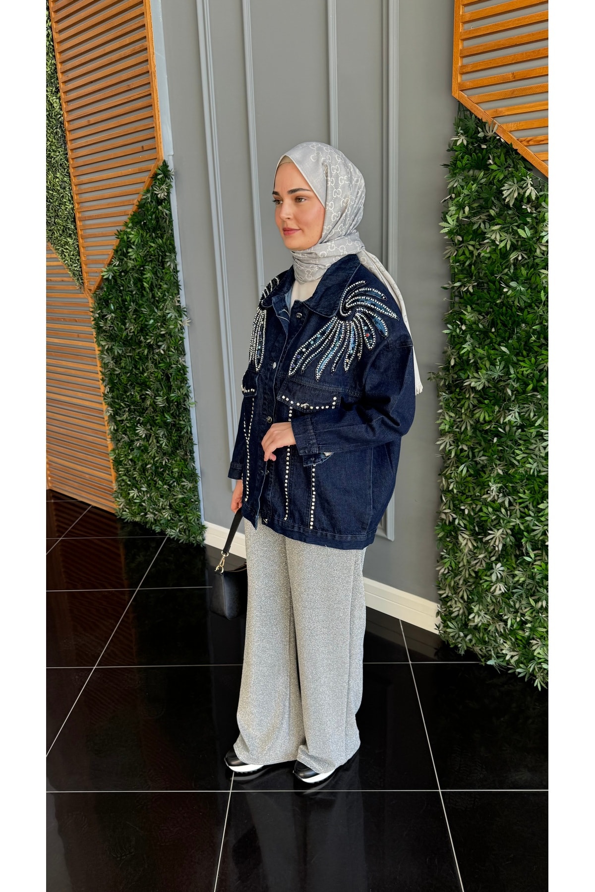 Mira Taş/Payet İşlemeli Kot Ceket