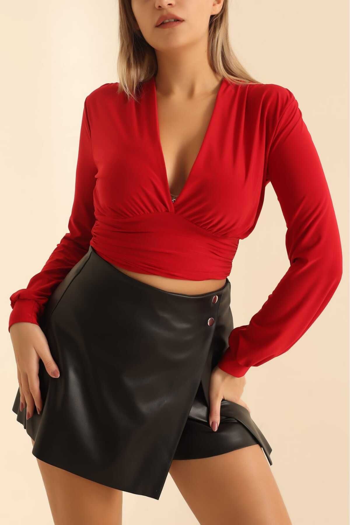 Göğüs Dekolteli Bluz