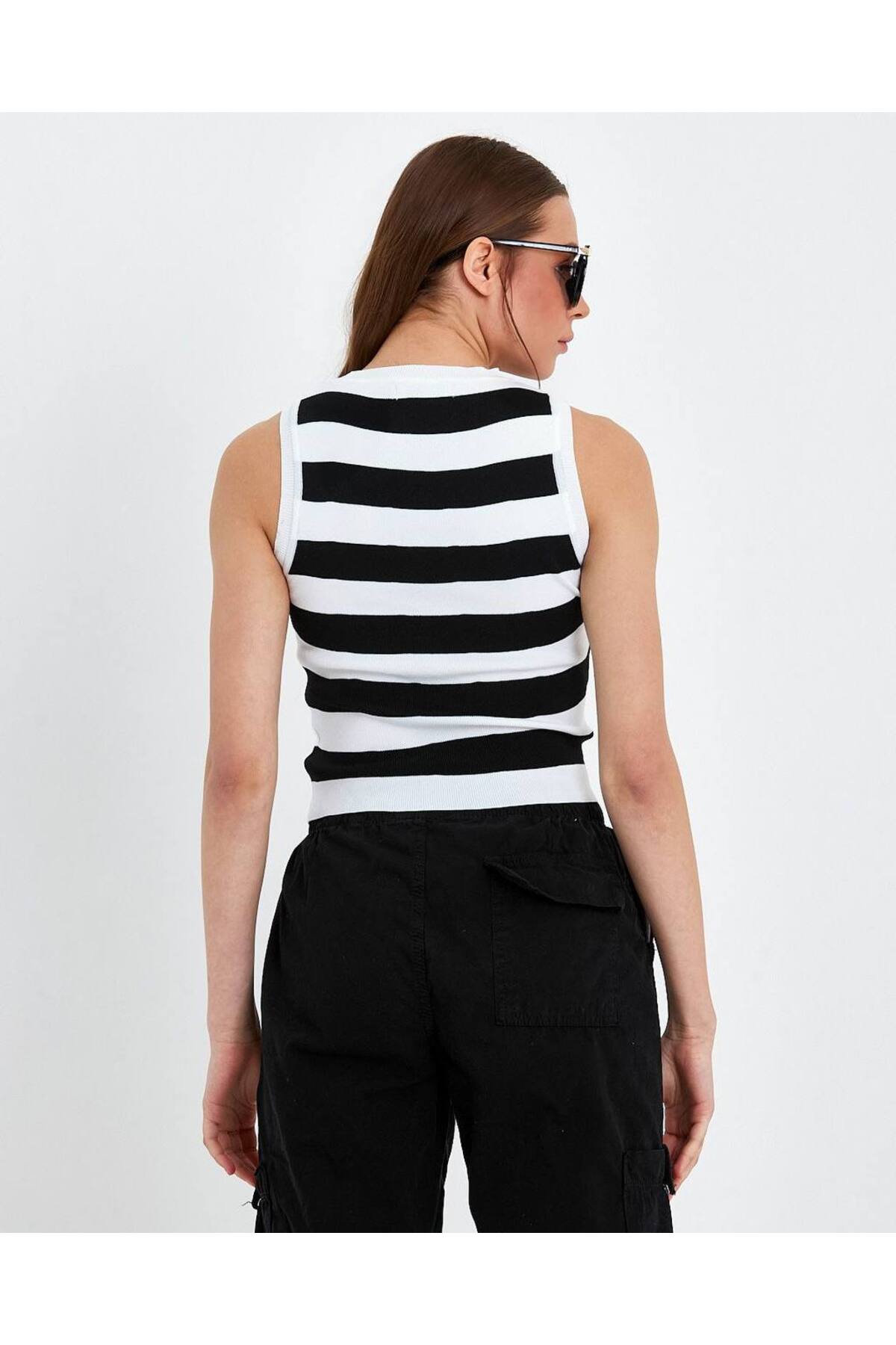 Siyah Çizgili Sıfır Kol Body
