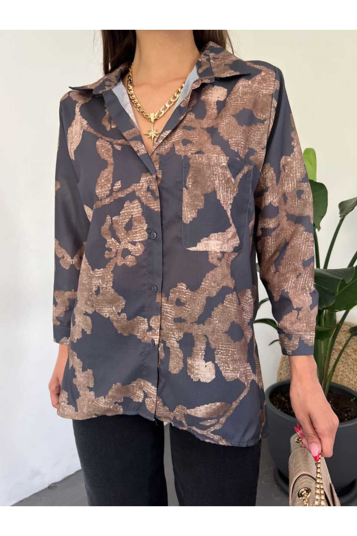 Desenli Kumaş Gömlek