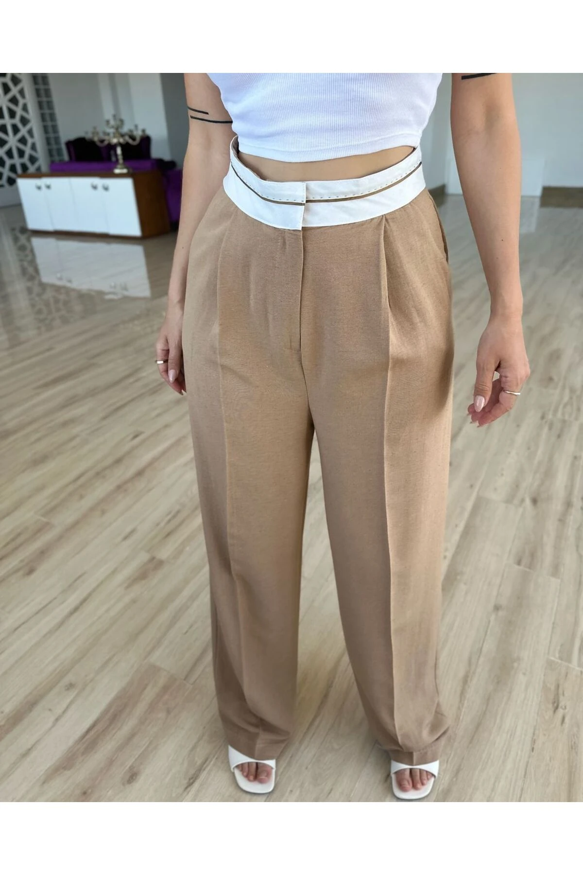 Bel Detaylı Bol Paça Pantolon