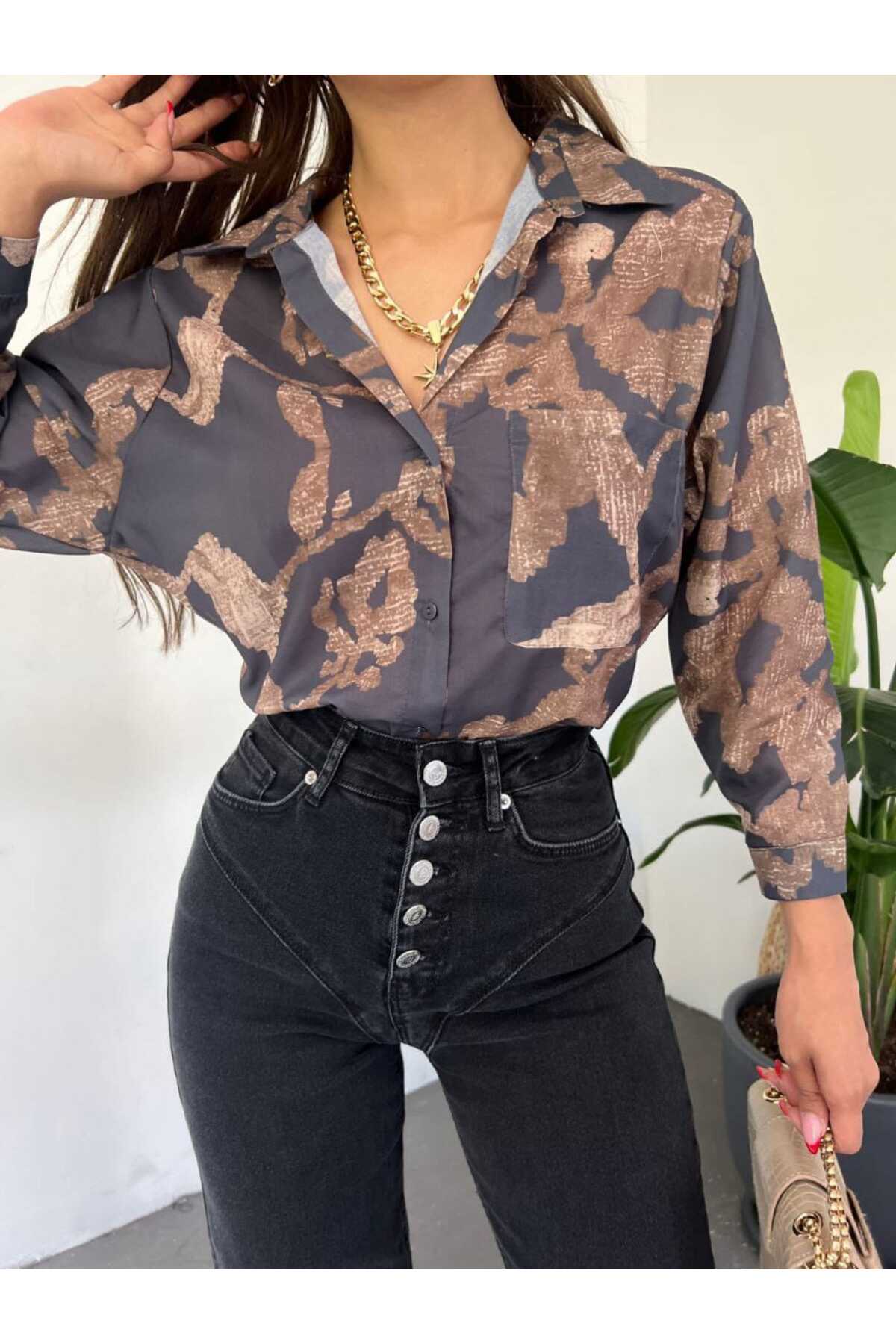 Desenli Kumaş Gömlek