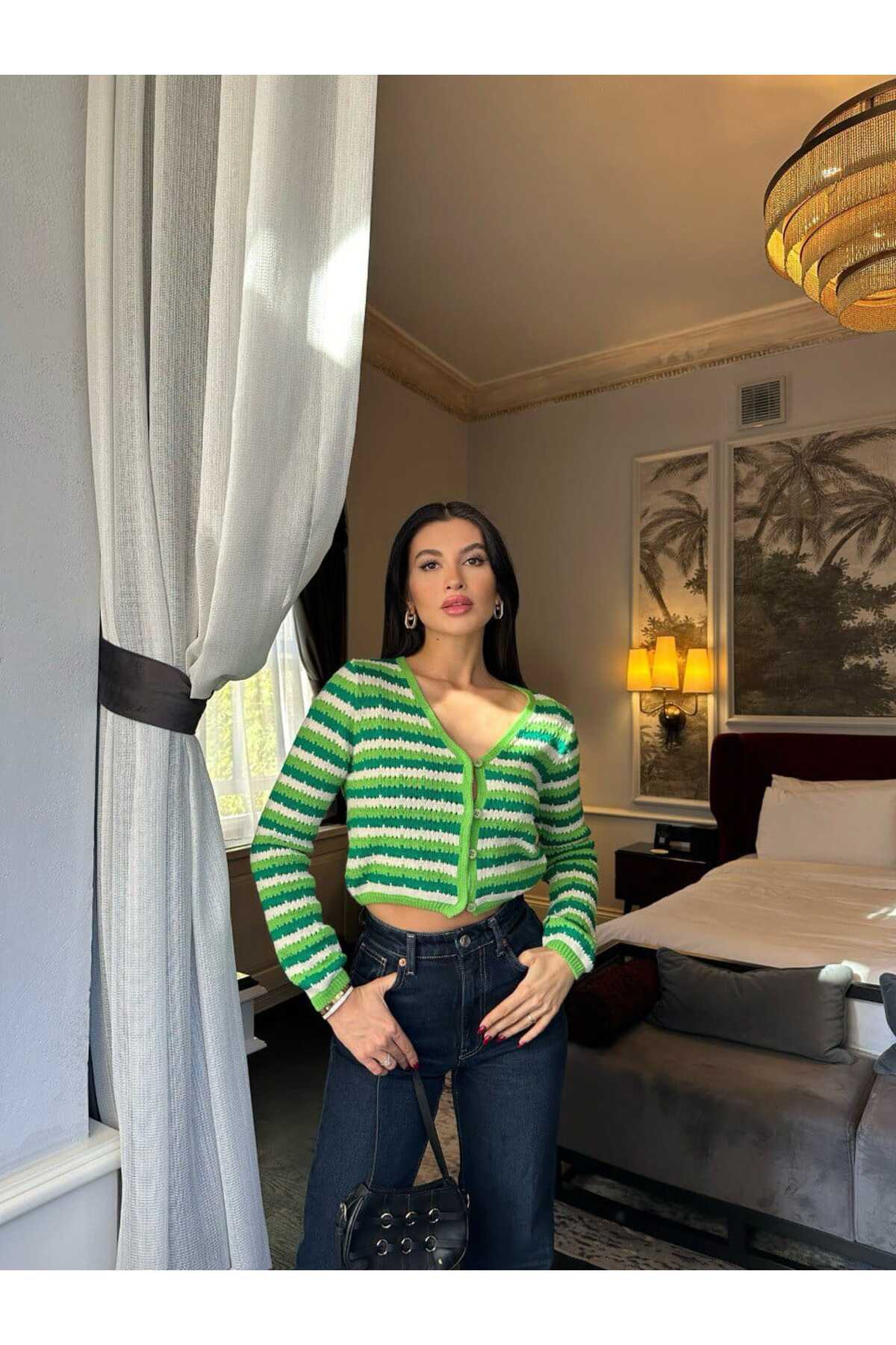 Yeşil Tonlu Crop Hırka