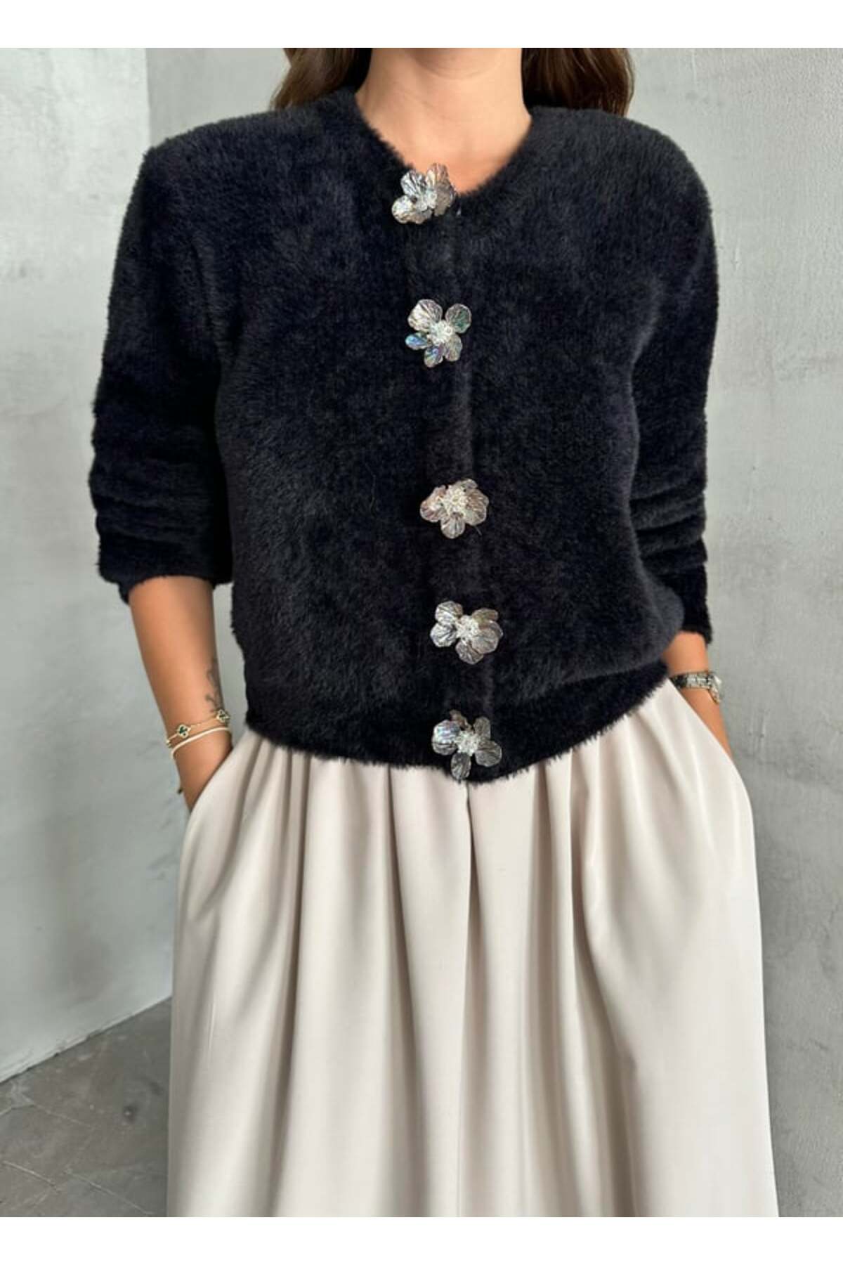 Çiçek Detaylı Peluş Yelek