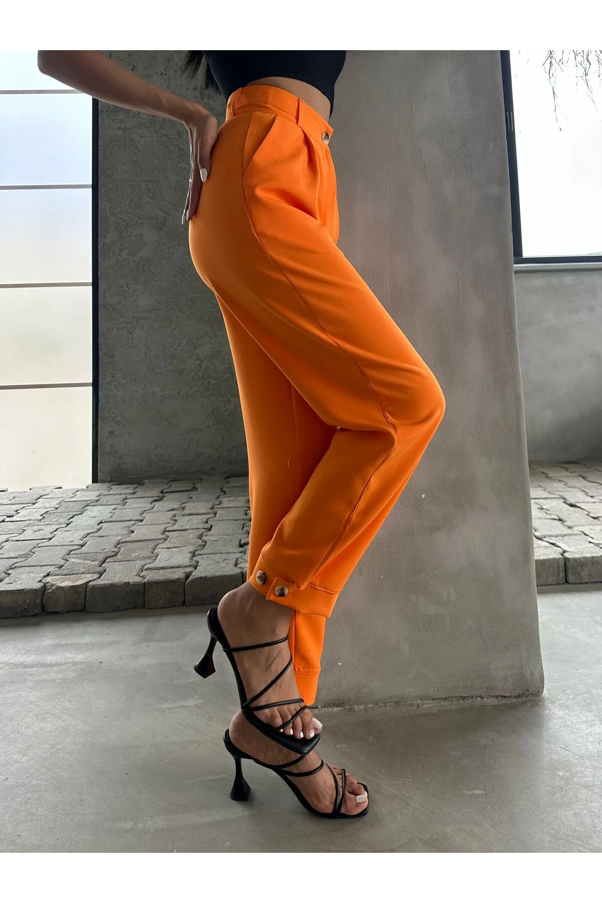 Bileği Düğmeli Ayarlanabilir Havuç Pantolon