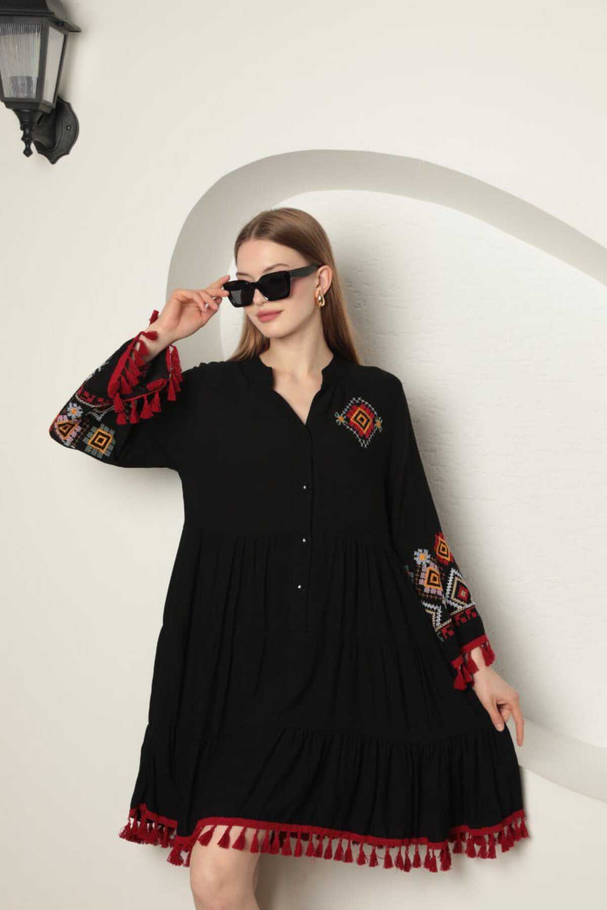 Viskon Kumaş Nakış Detaylı Mini Elbise