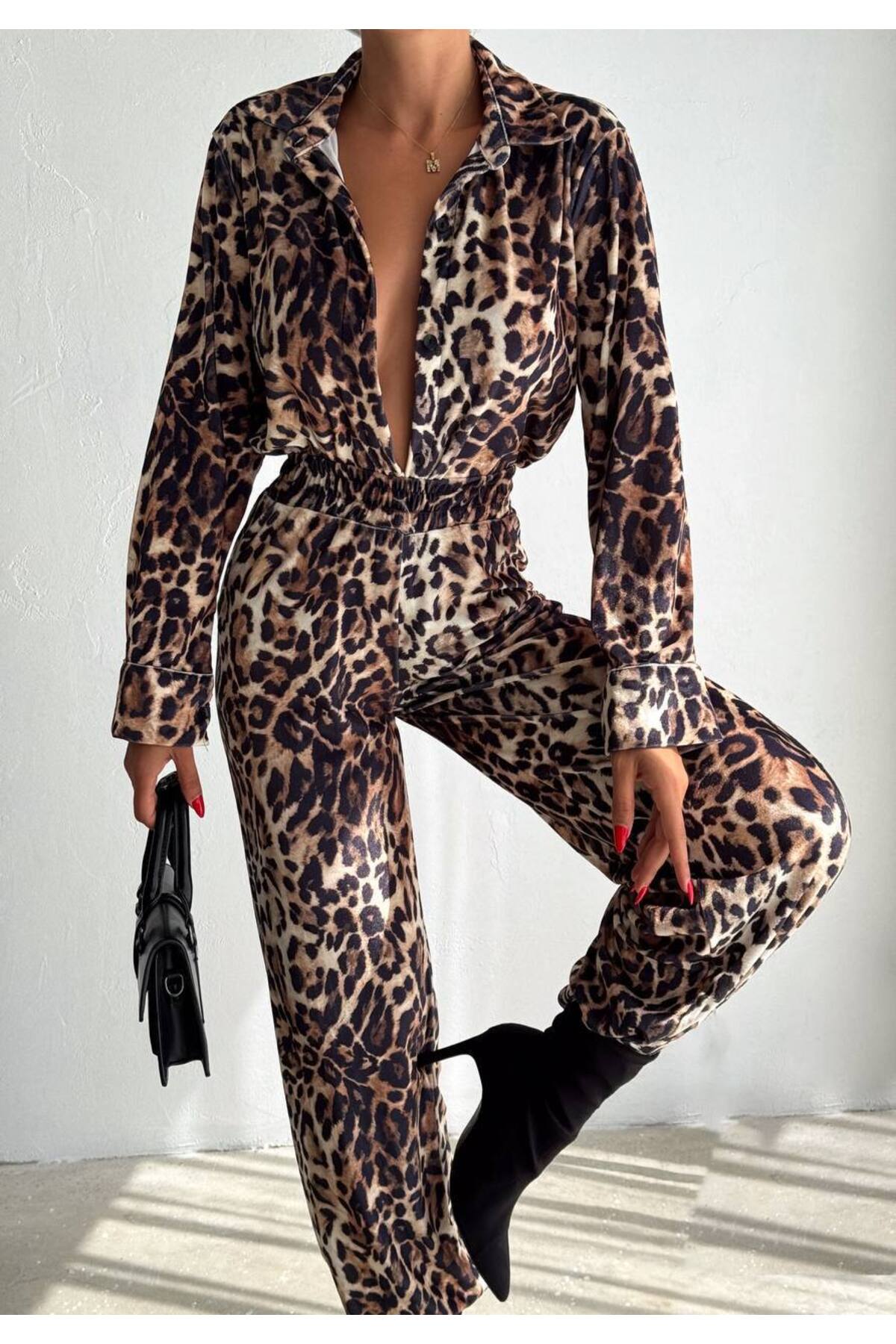 Kadife Kumaş Gömlekli Takım