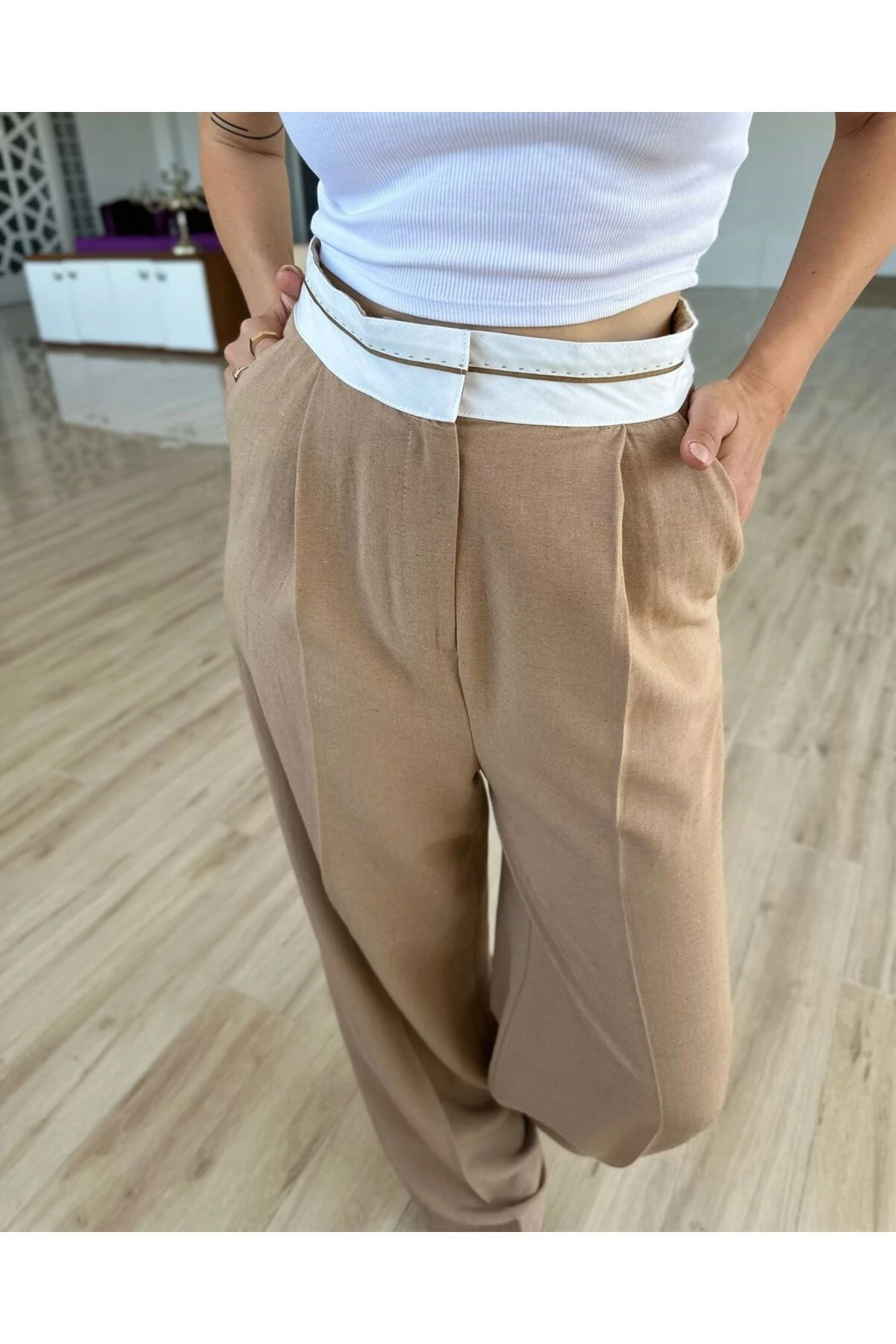 Bel Detaylı Bol Paça Pantolon