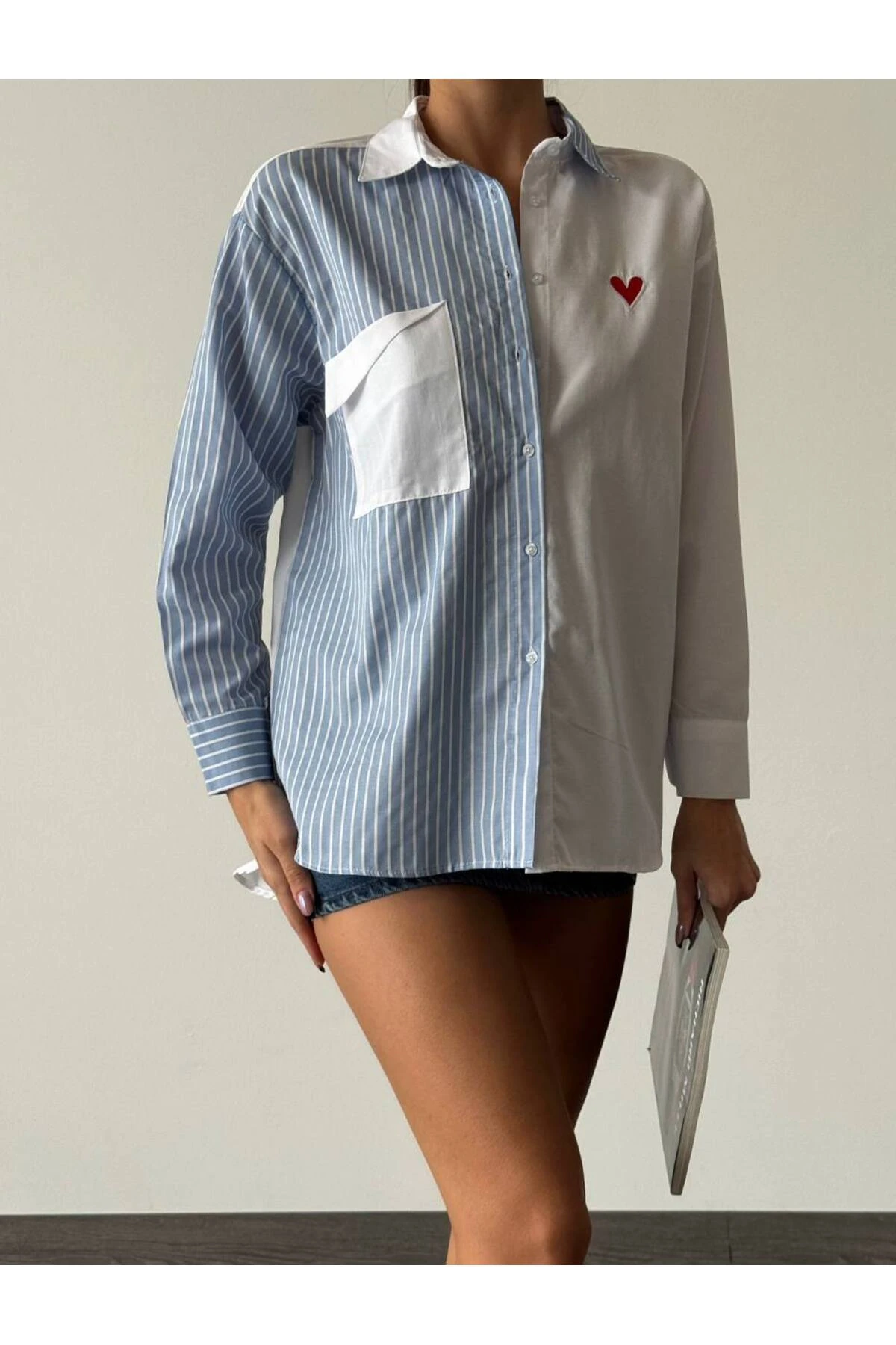 Cepli Kalp İşlemeli Gömlek