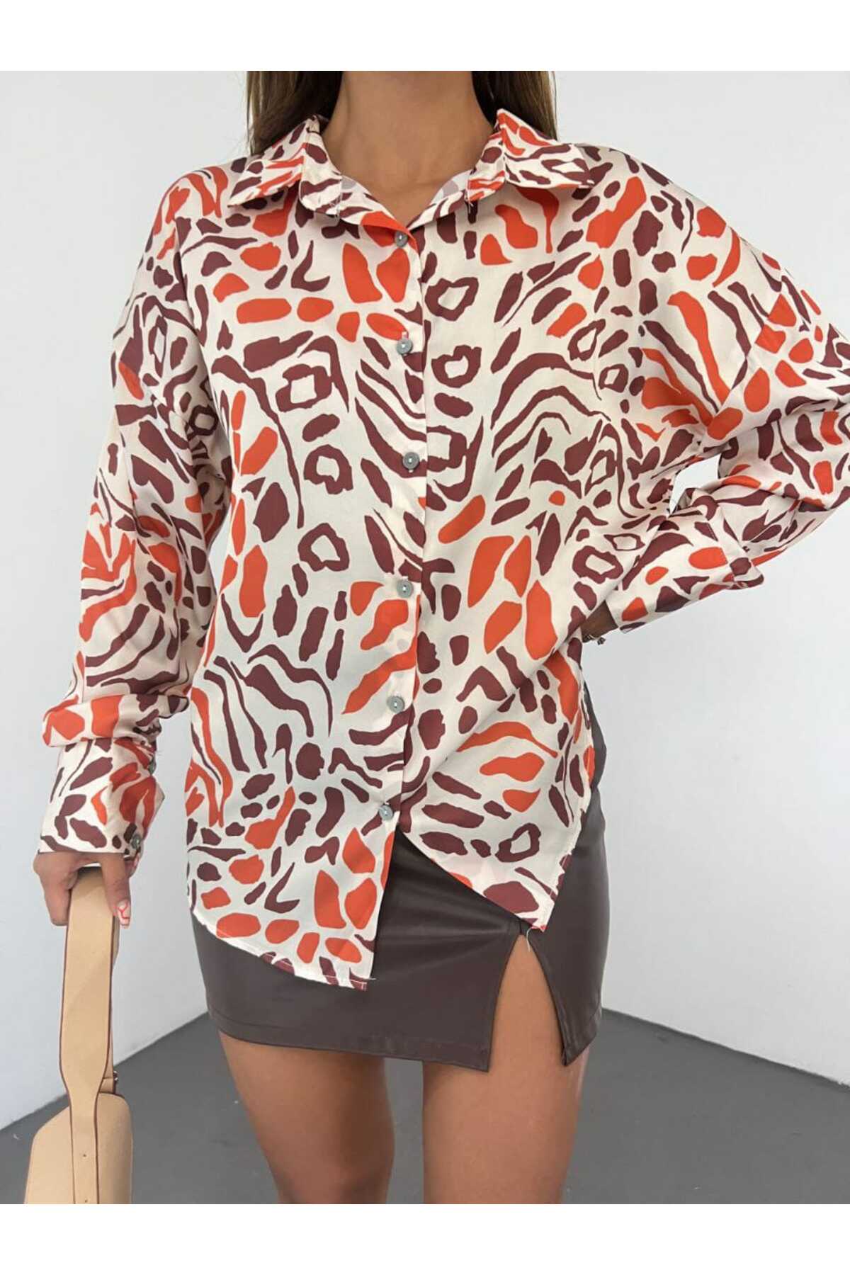 Desenli Saten Gömlek