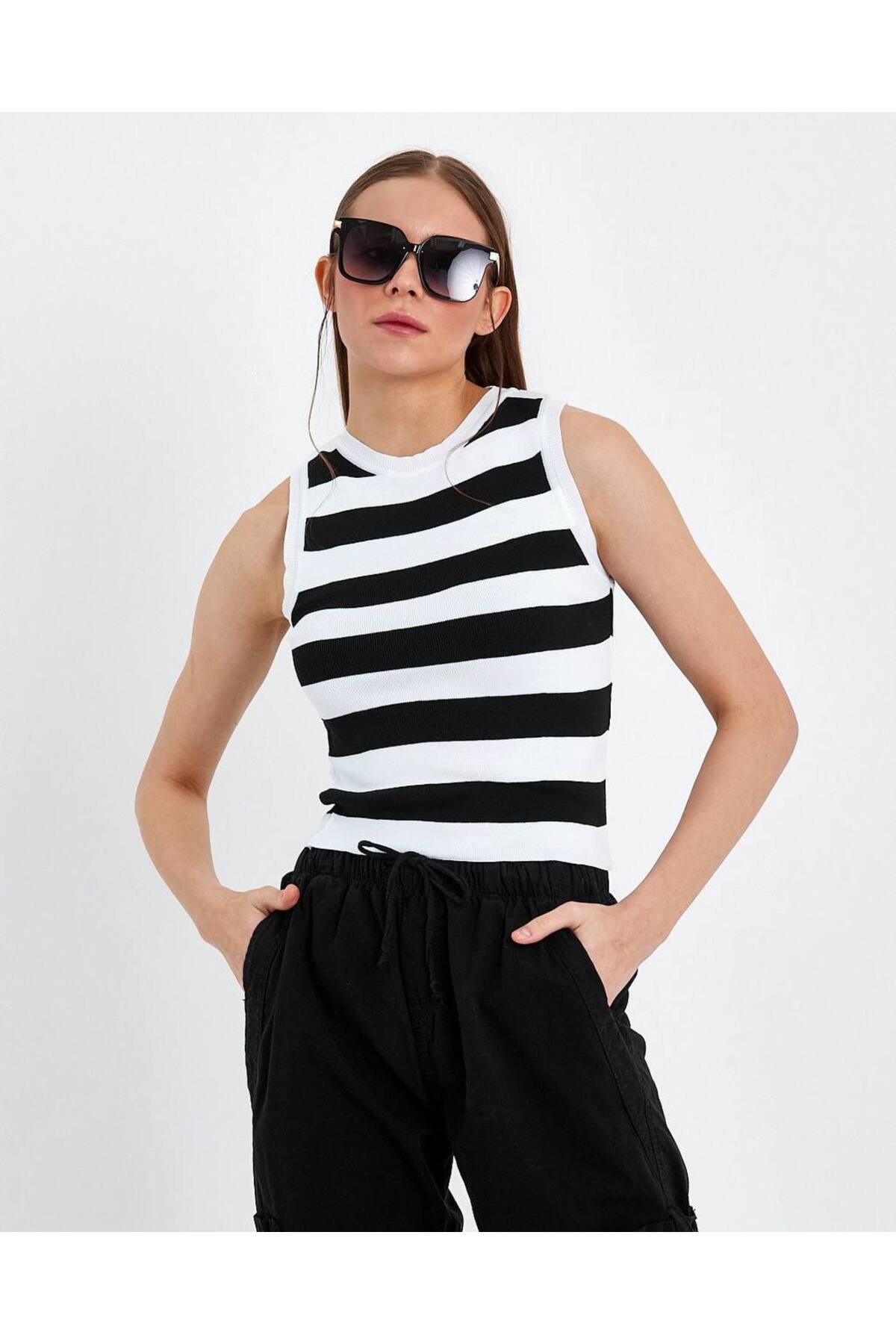 Siyah Çizgili Sıfır Kol Body