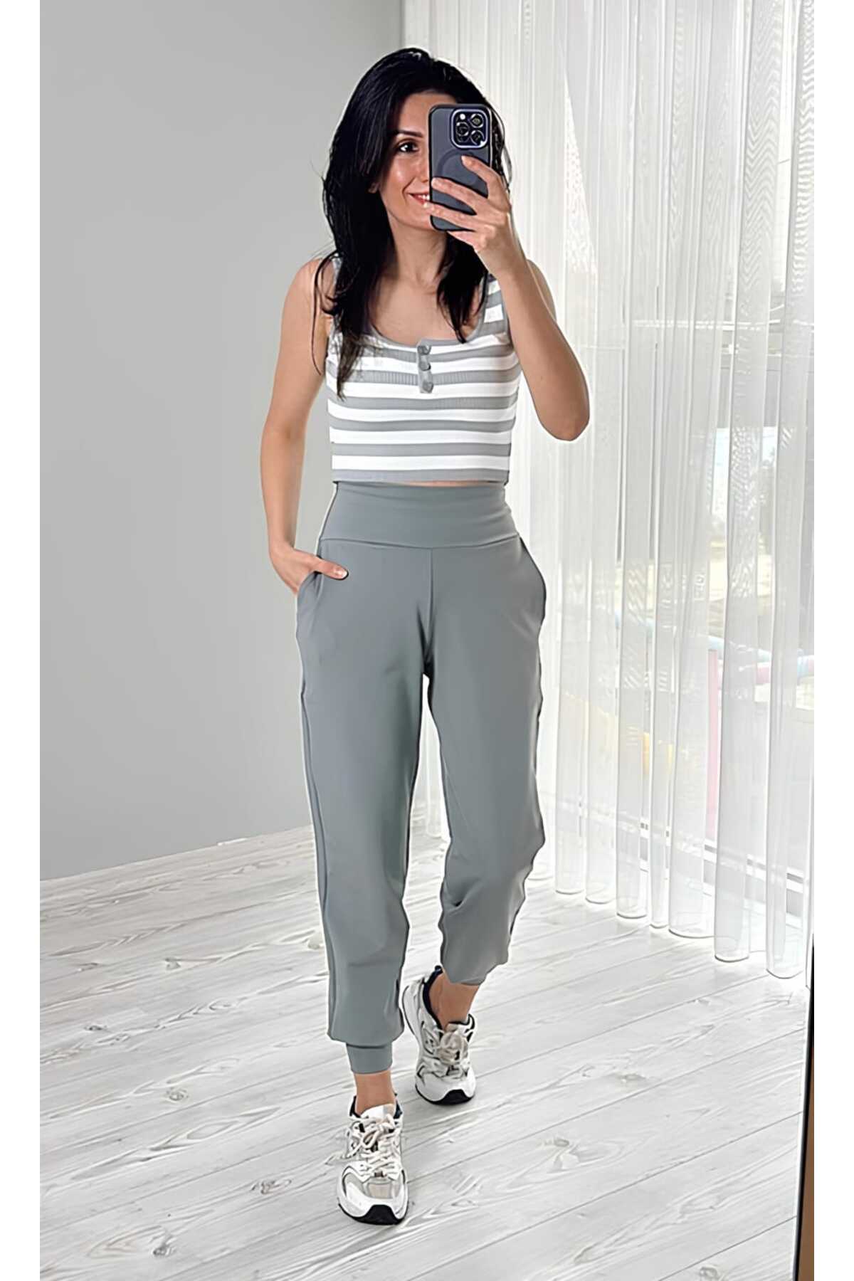 Çizgili Düğme Detaylı İnce Triko Crop