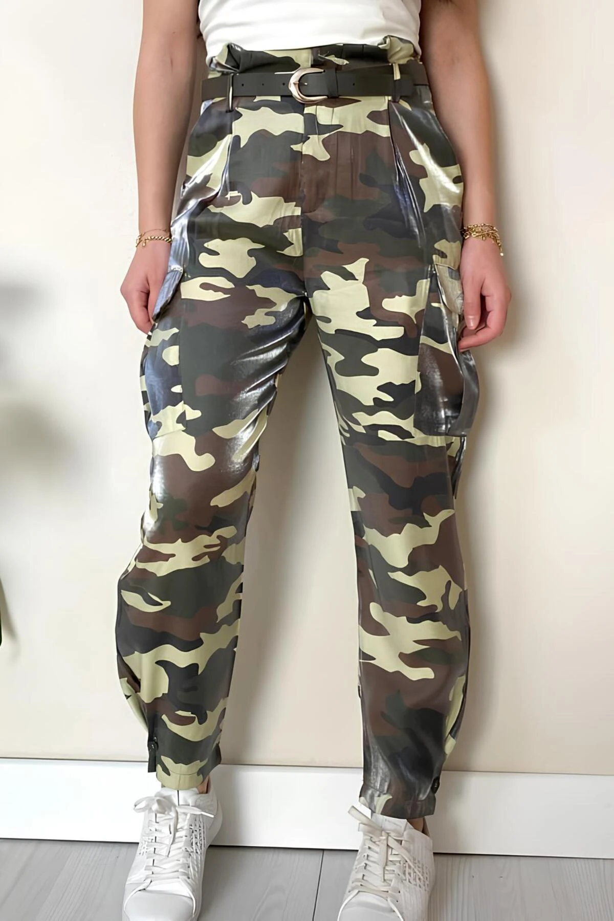 Asker Deseni Parlak Saten Kumaş Bilekten DÜğmeli Pantolon