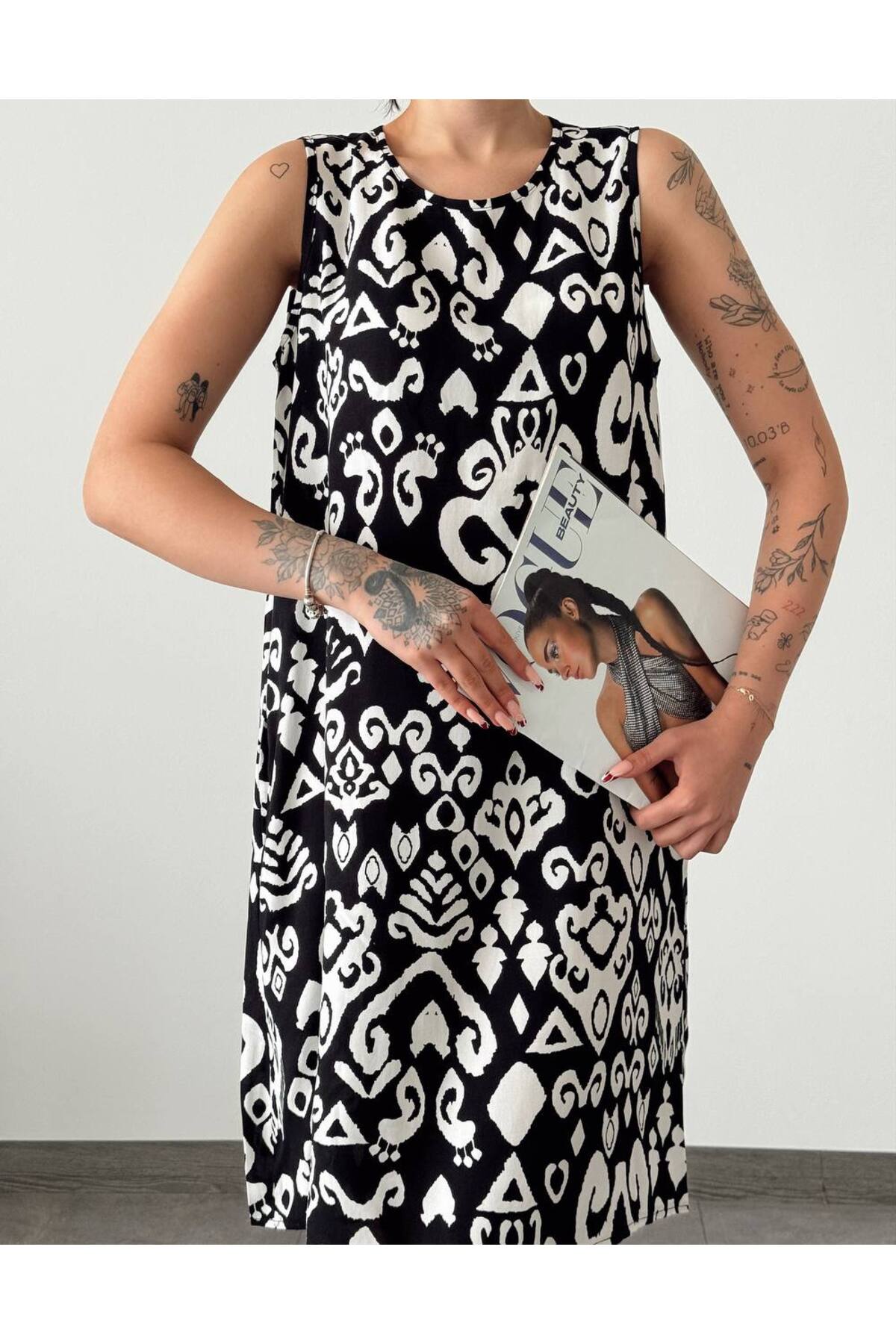 Siyah Desenli Mini Yazlık Elbise