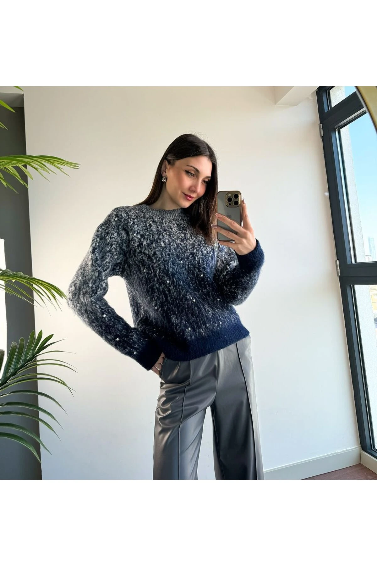 Taş Detaylı Pamuklu Kazak