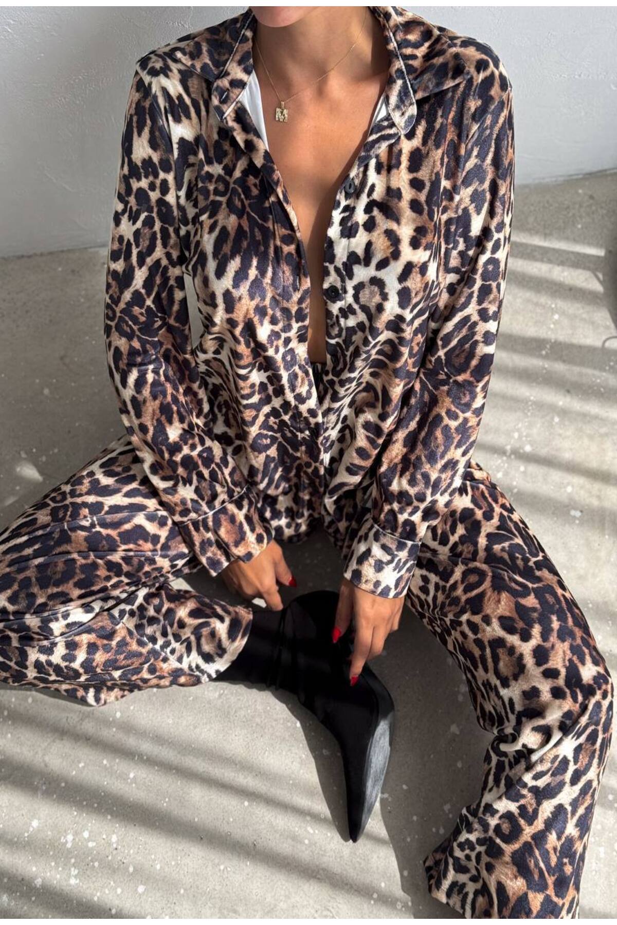 Kadife Kumaş Gömlekli Takım