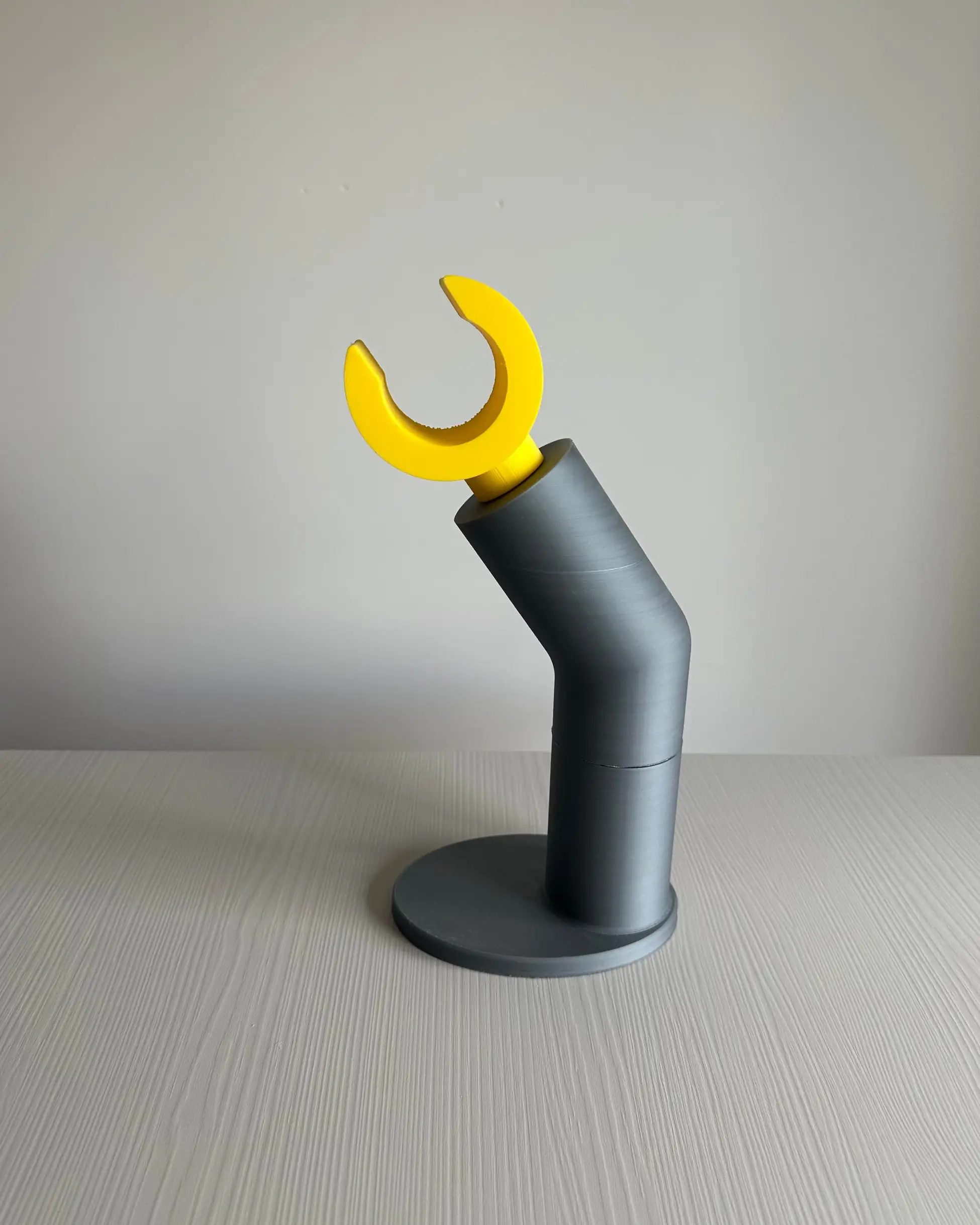 İkonik Tutucu Kulaklık Standı – Masaüstü & Saklama