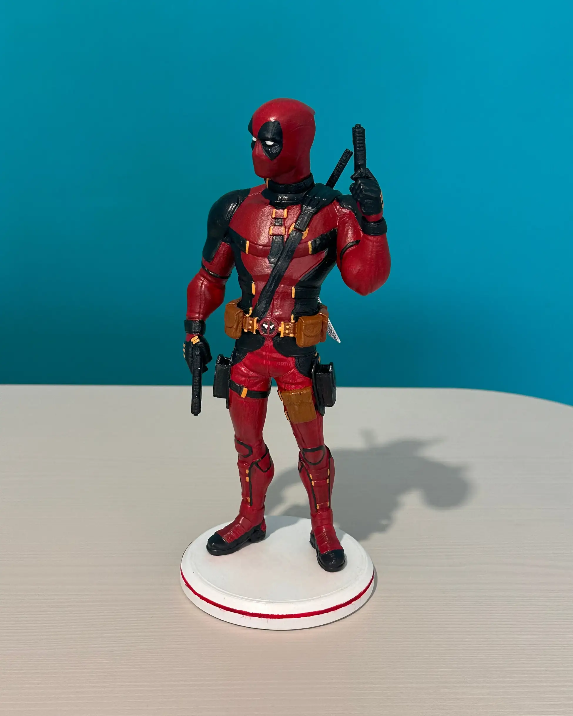 El Boyaması Deadpool Tarzı Koleksiyon Figürü