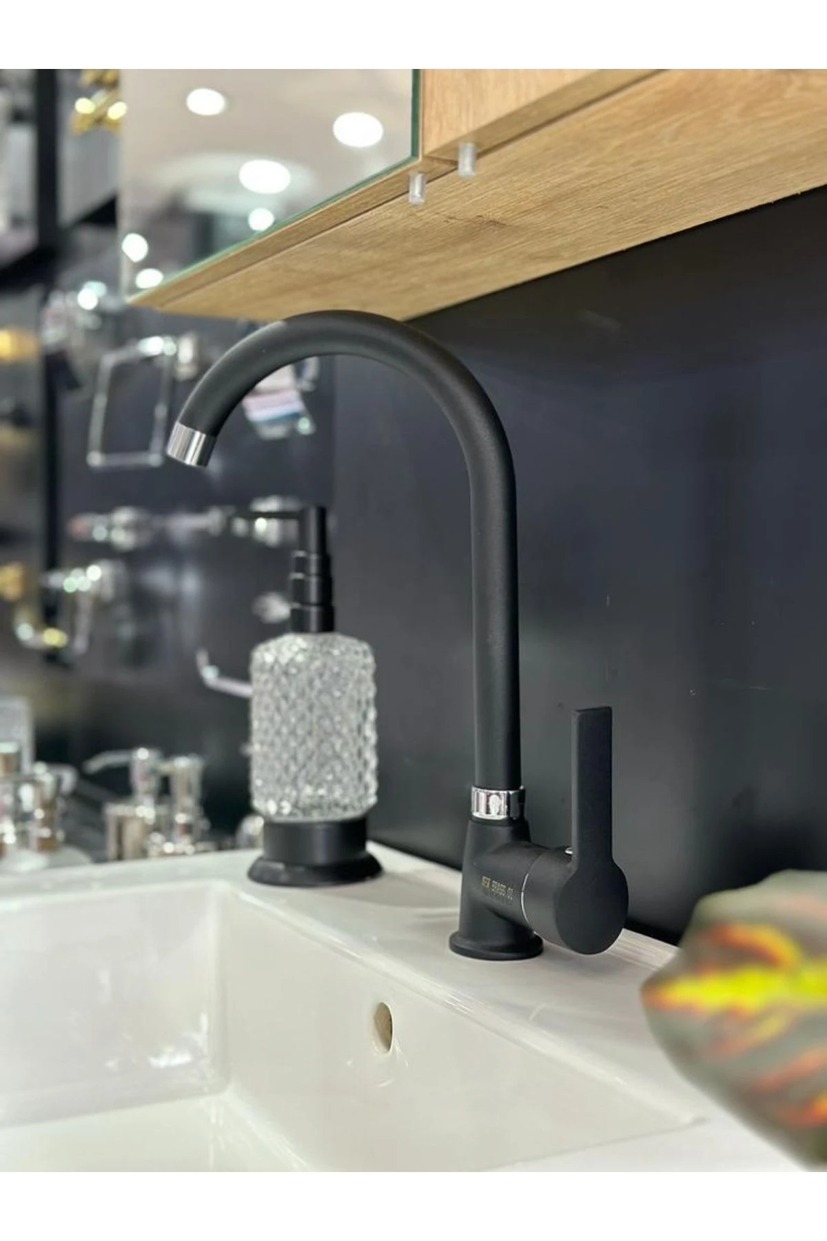 New Brass Mat Siyah Evye Bataryası