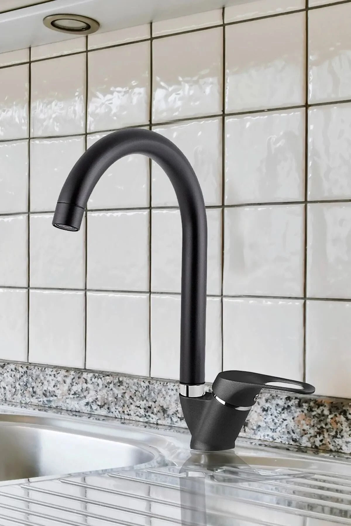 Mat Siyah Mutfak Bataryası Aç Kapa Mix Musluk Sıcak Ve Soğuk Su Girişli