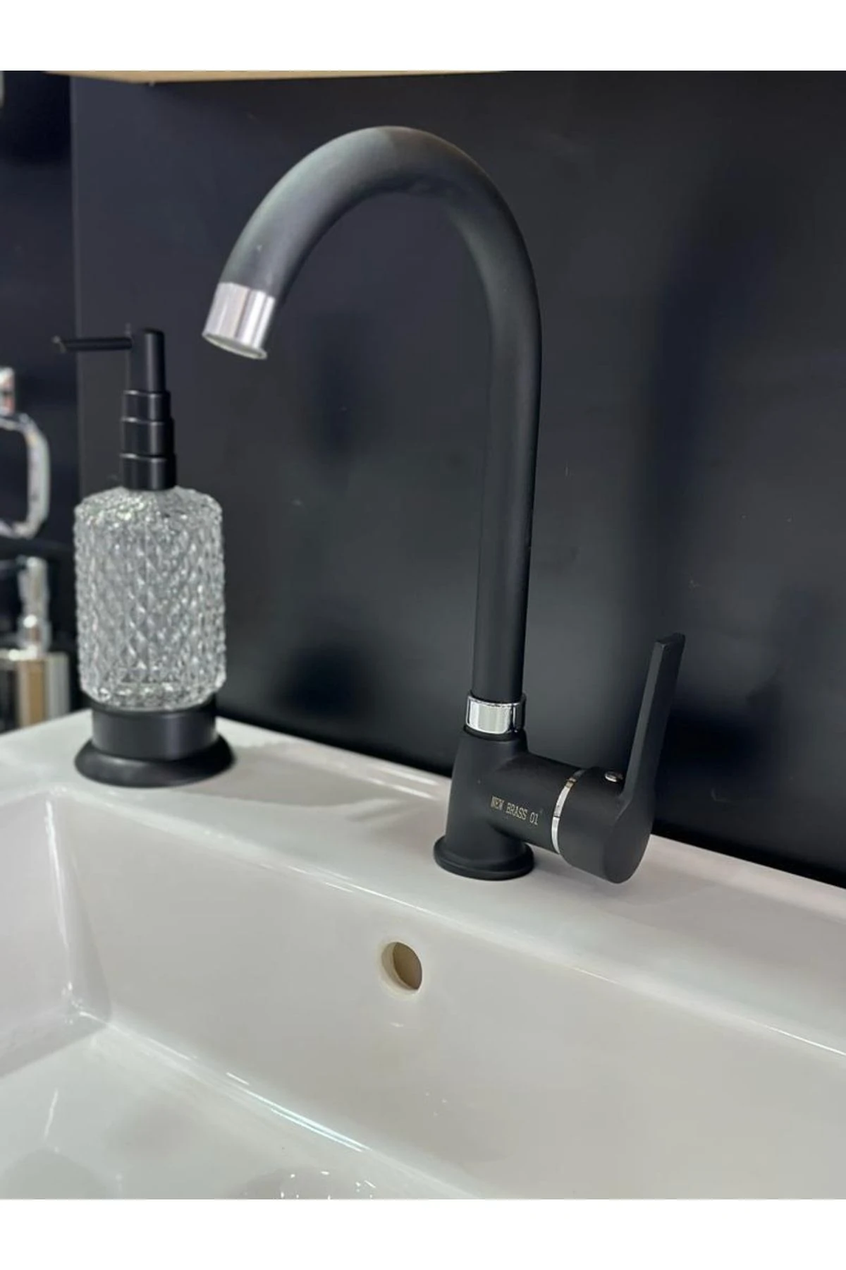 New Brass Mat Siyah Evye Bataryası