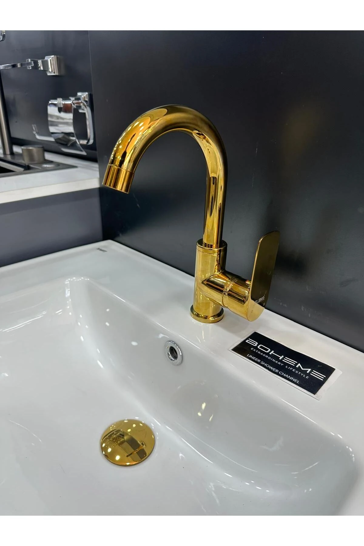 Abdestlik Altın Renk Kuğu Lavabo Bataryası