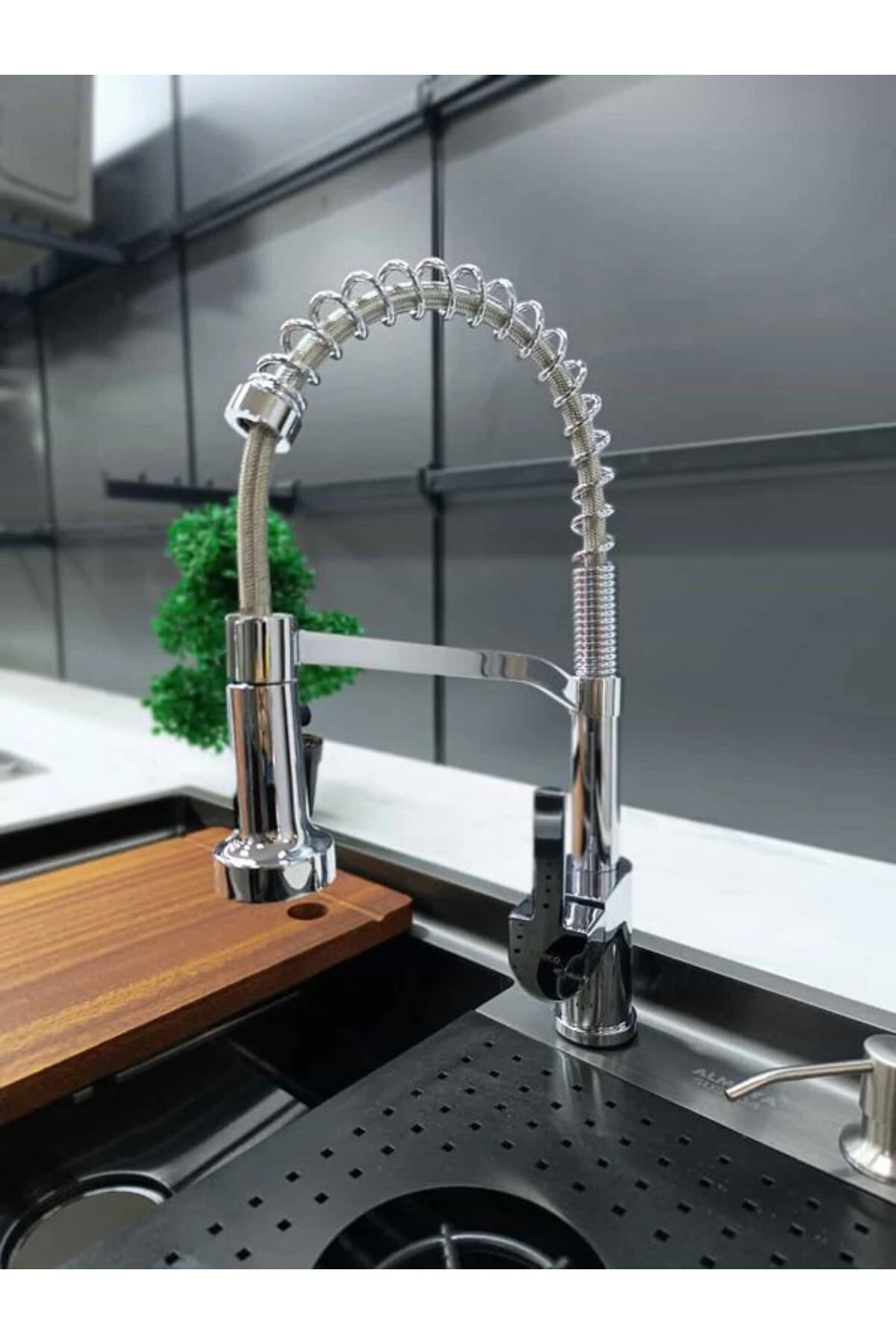 Gümüş- Siyah Spring Mutfak İçin Uygun Aşağı Çekme 2 Fonksiyon Çıkışlı Mutfak Bataryası