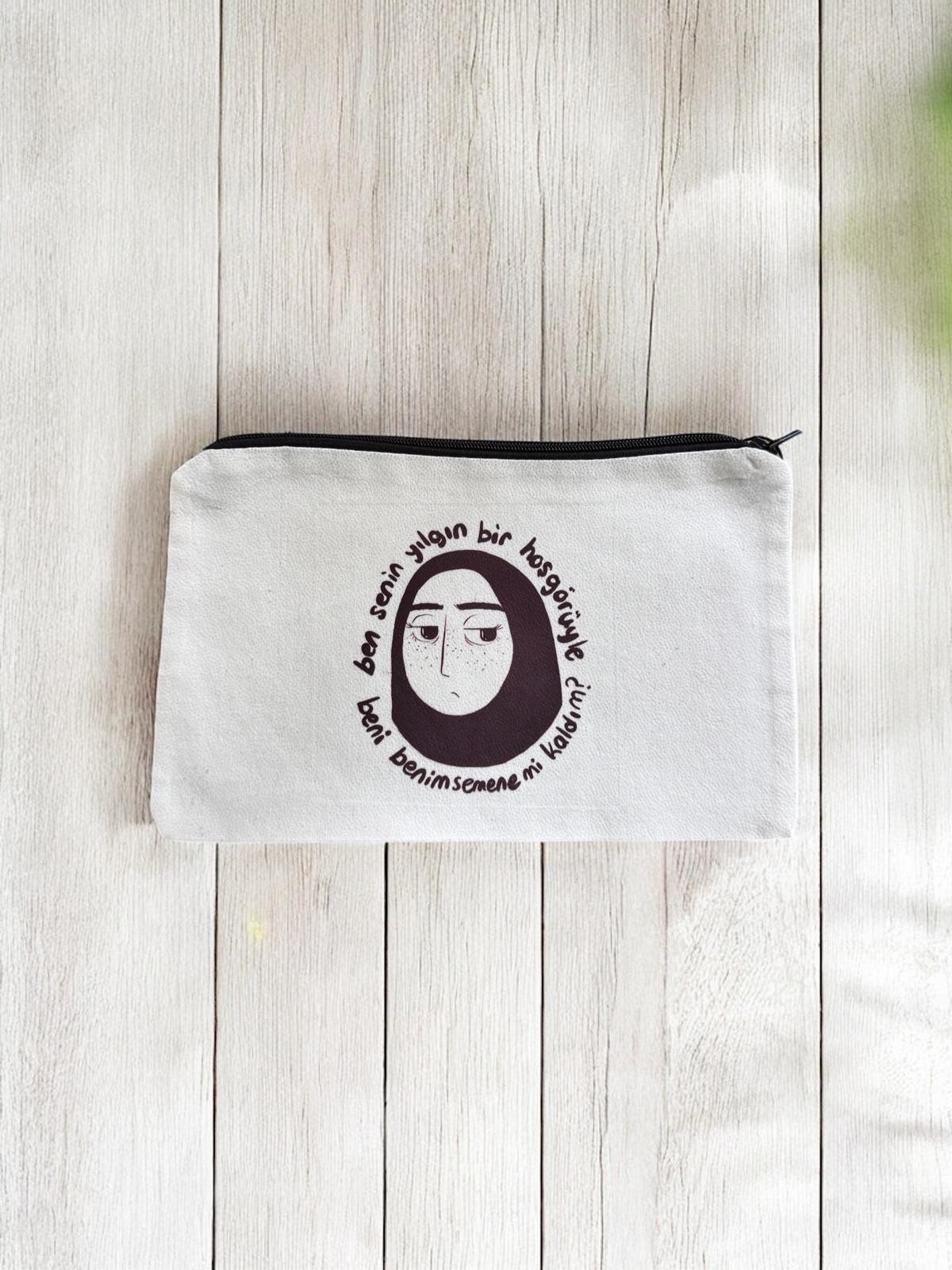Yılgın Bir Hoşgörü Clutch Kalemlik