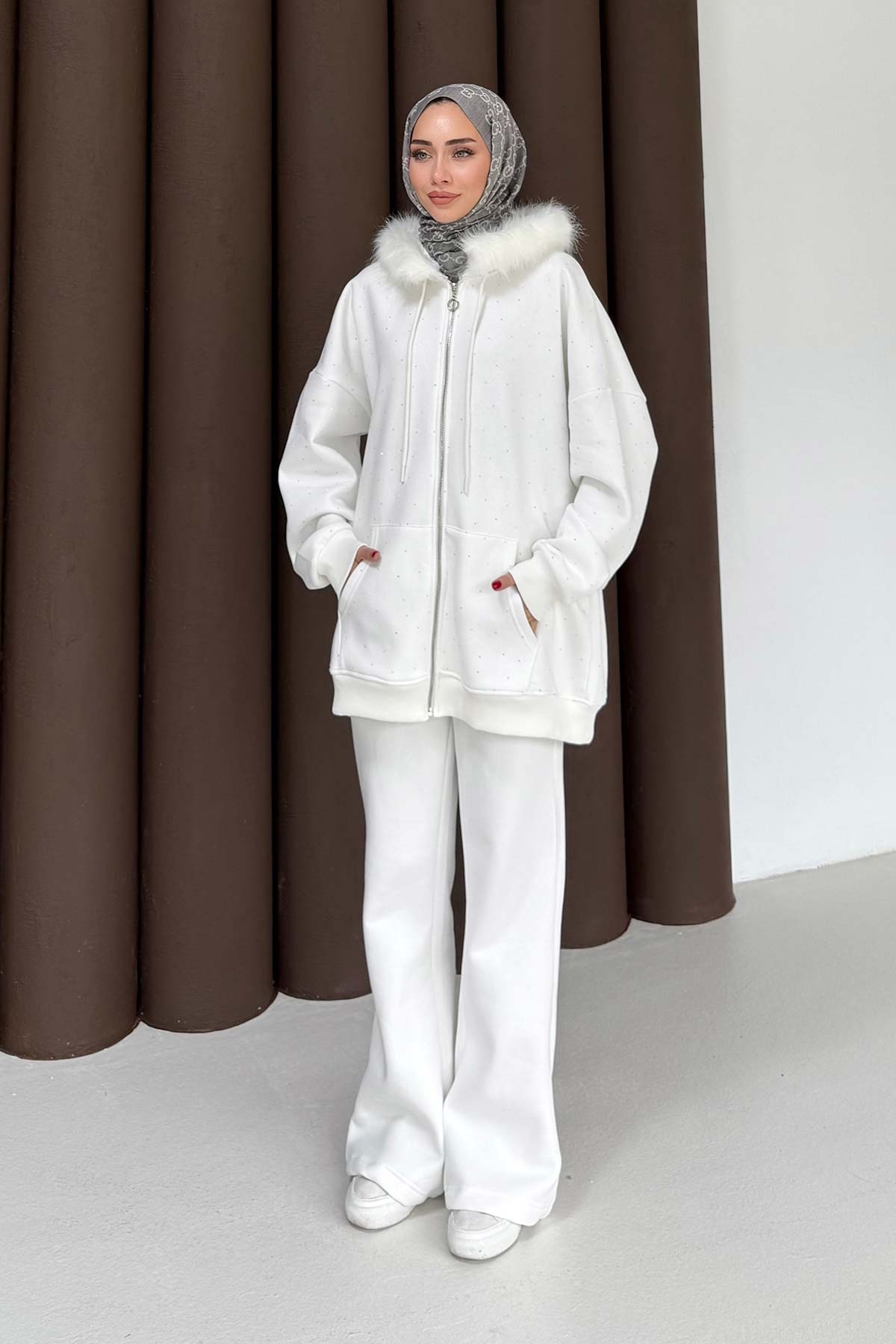 Kürk Taşlı Üç İplik Takım 76-6010