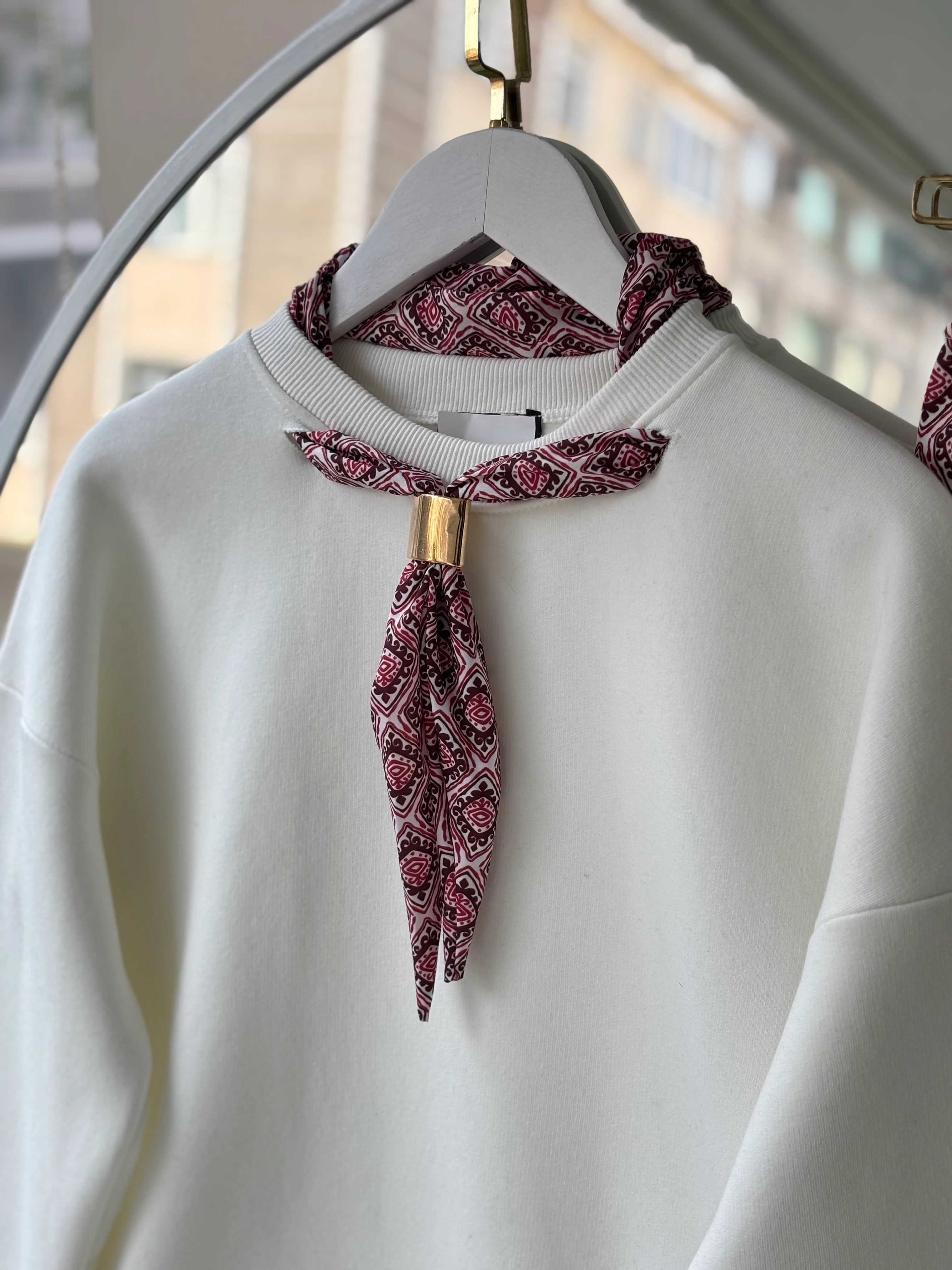 FULAR GOLD AKSESUARLI GLORİA TAKIM BEYAZ