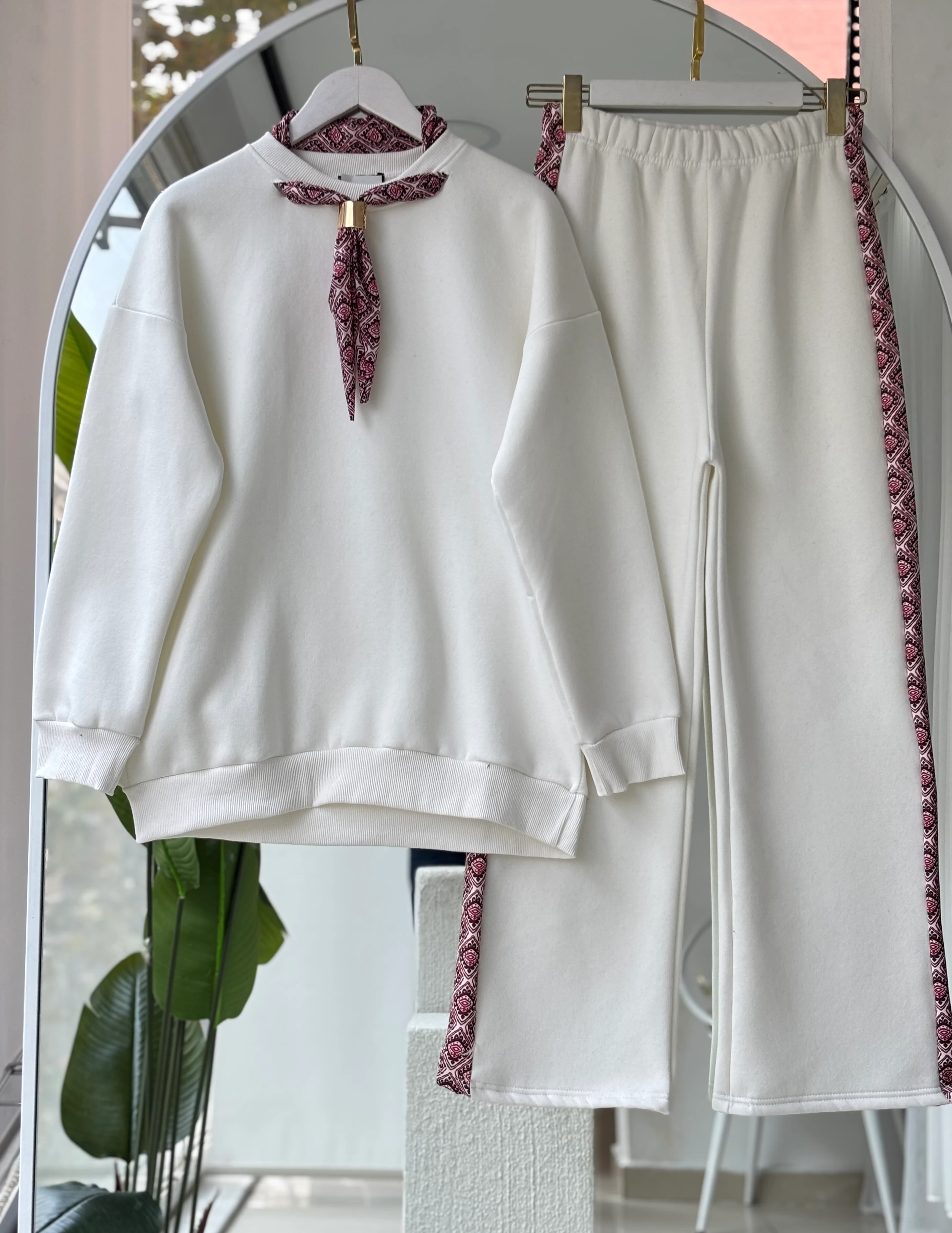 FULAR GOLD AKSESUARLI GLORİA TAKIM BEYAZ