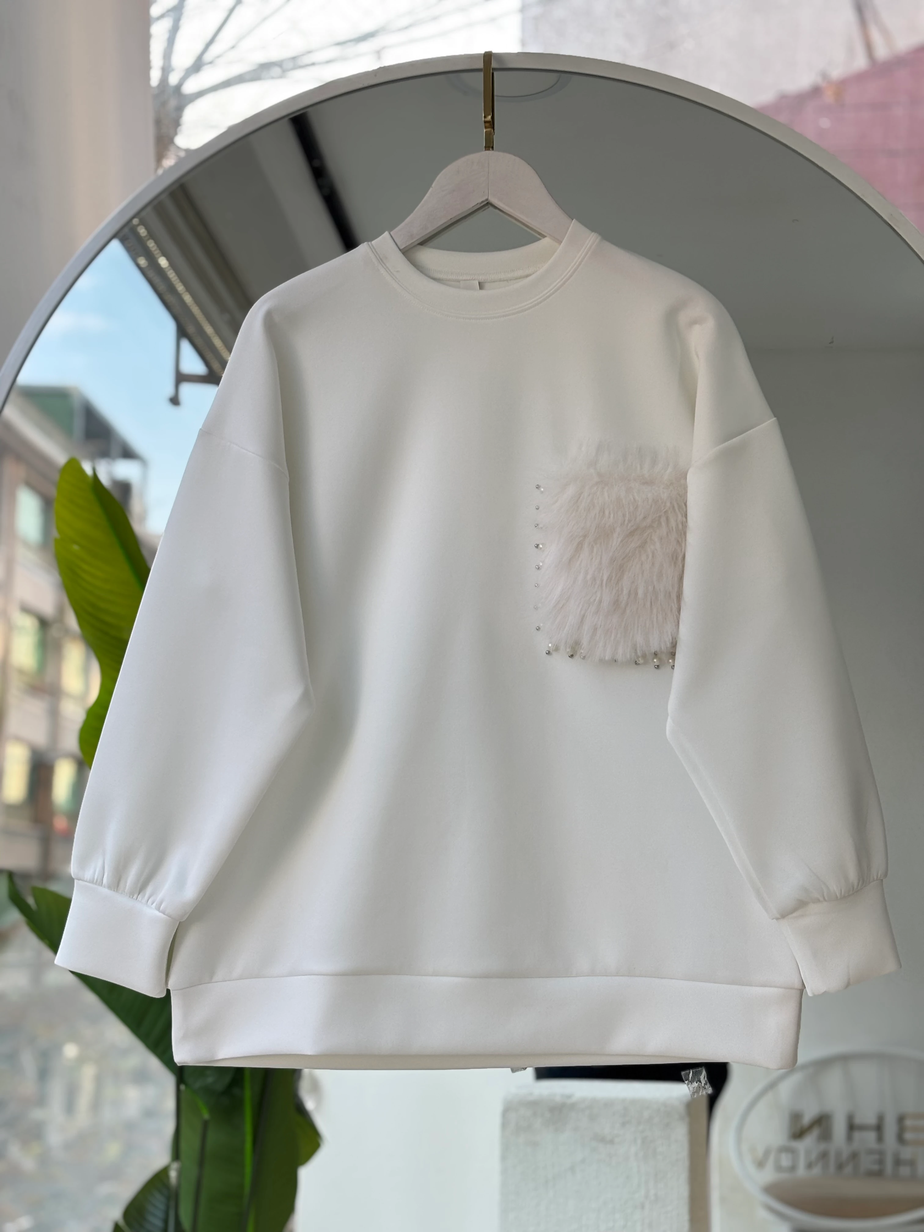 KÜRK VE TAŞ DETAYLI SCUBA SELENA SWEAT BEYAZ