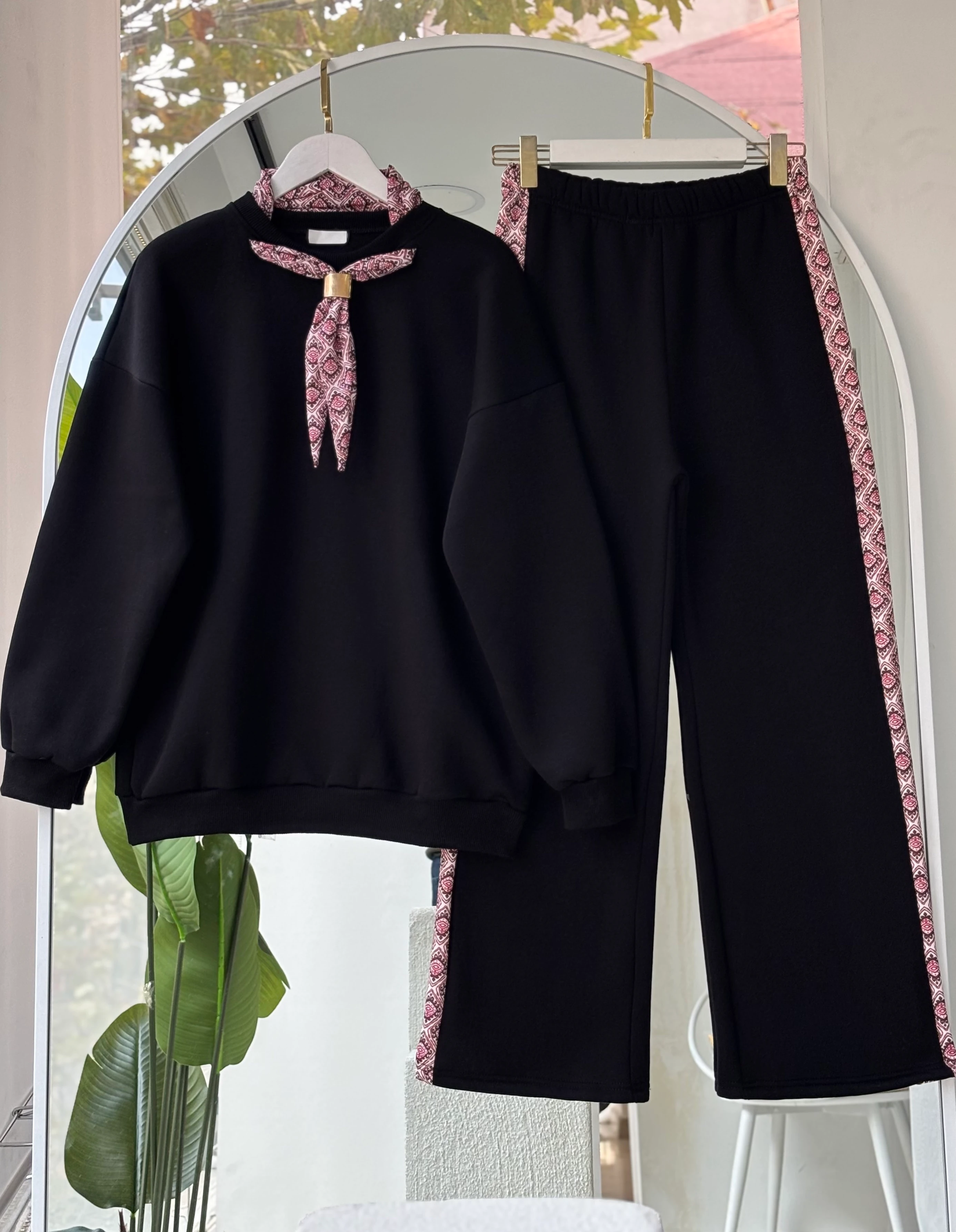 FULAR GOLD AKSESUARLI GLORİA TAKIM SİYAH